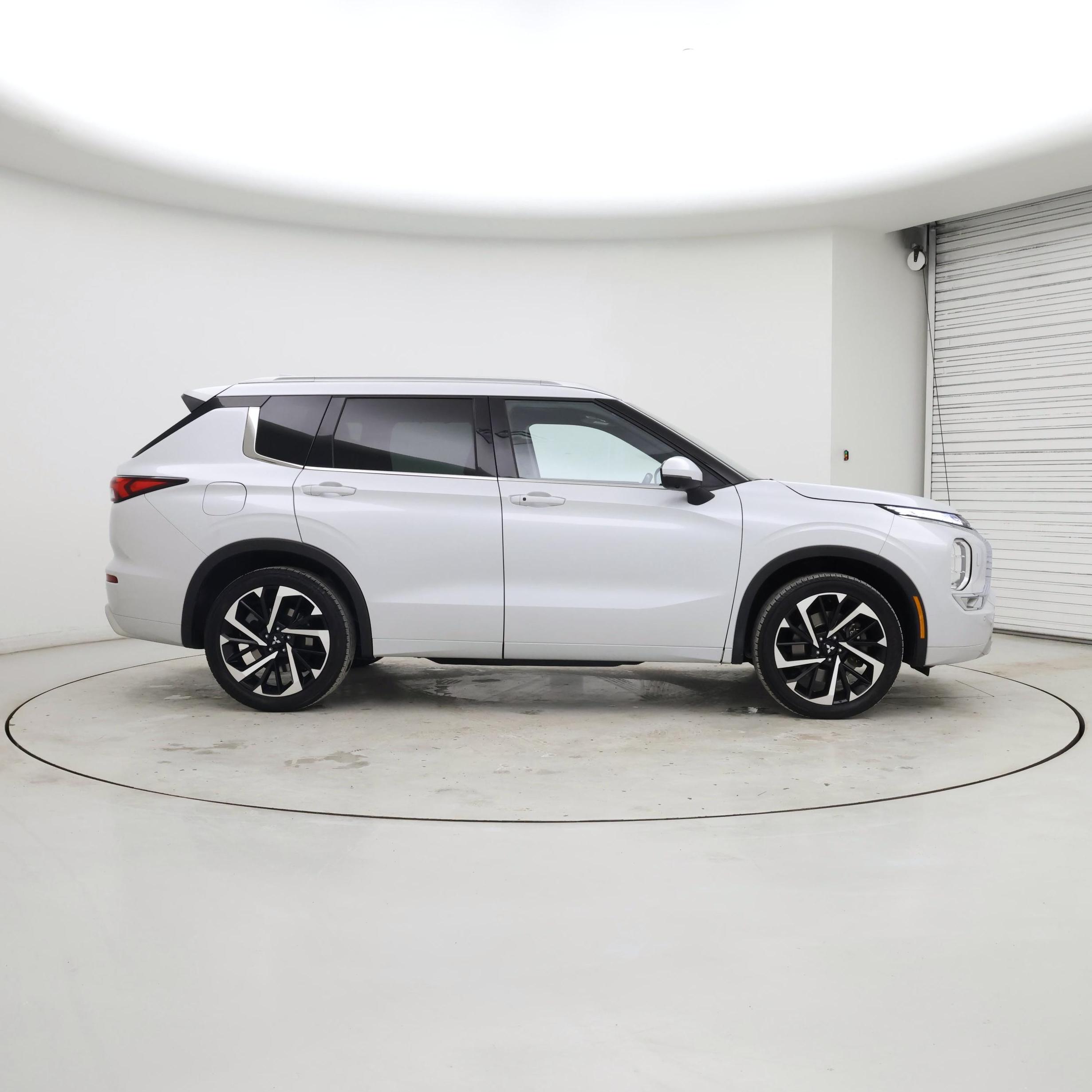 Thumbnail: 2022 Mitsubishi Outlander - 7