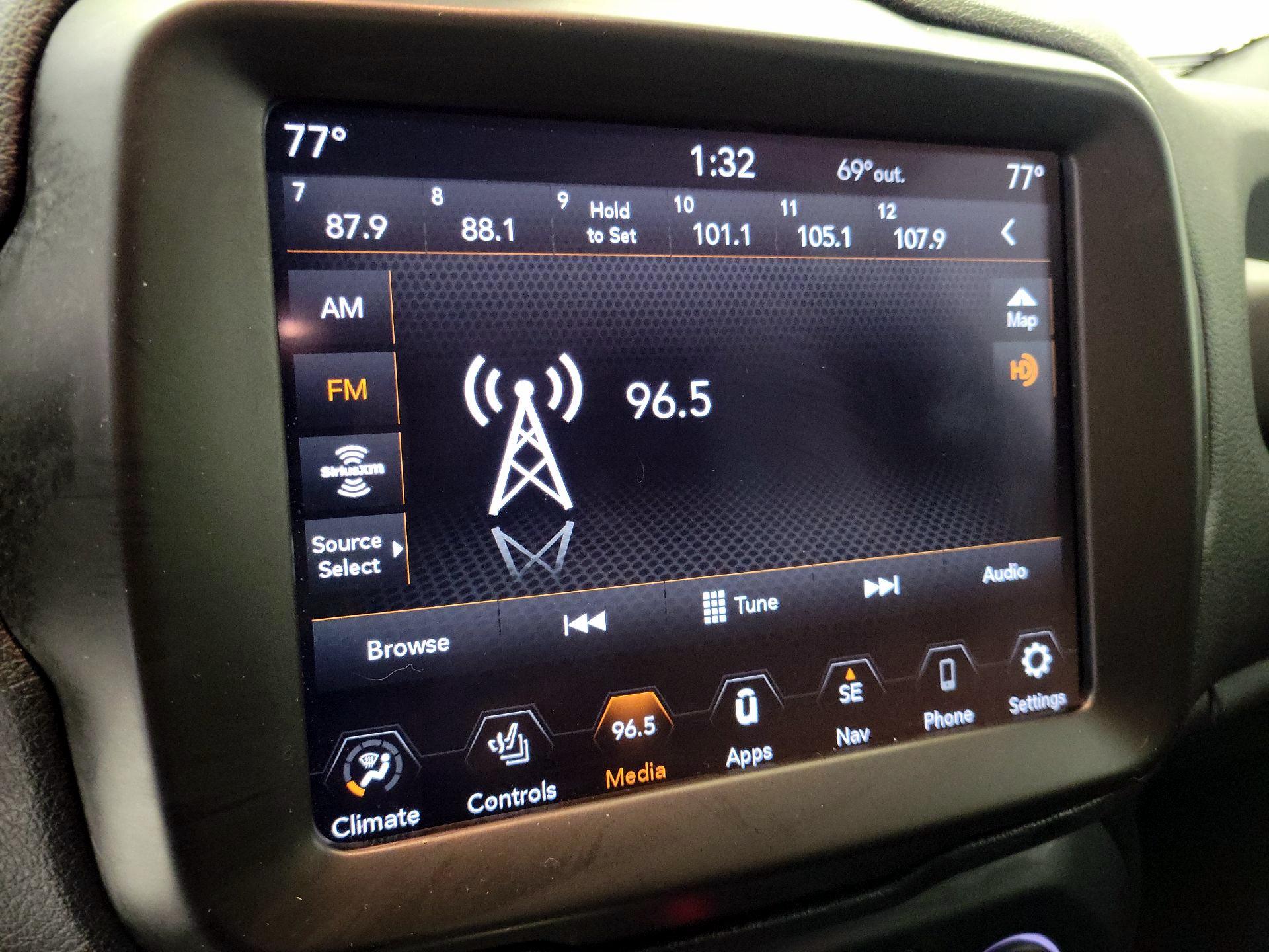 Thumbnail: 2022 Jeep Renegade - 15