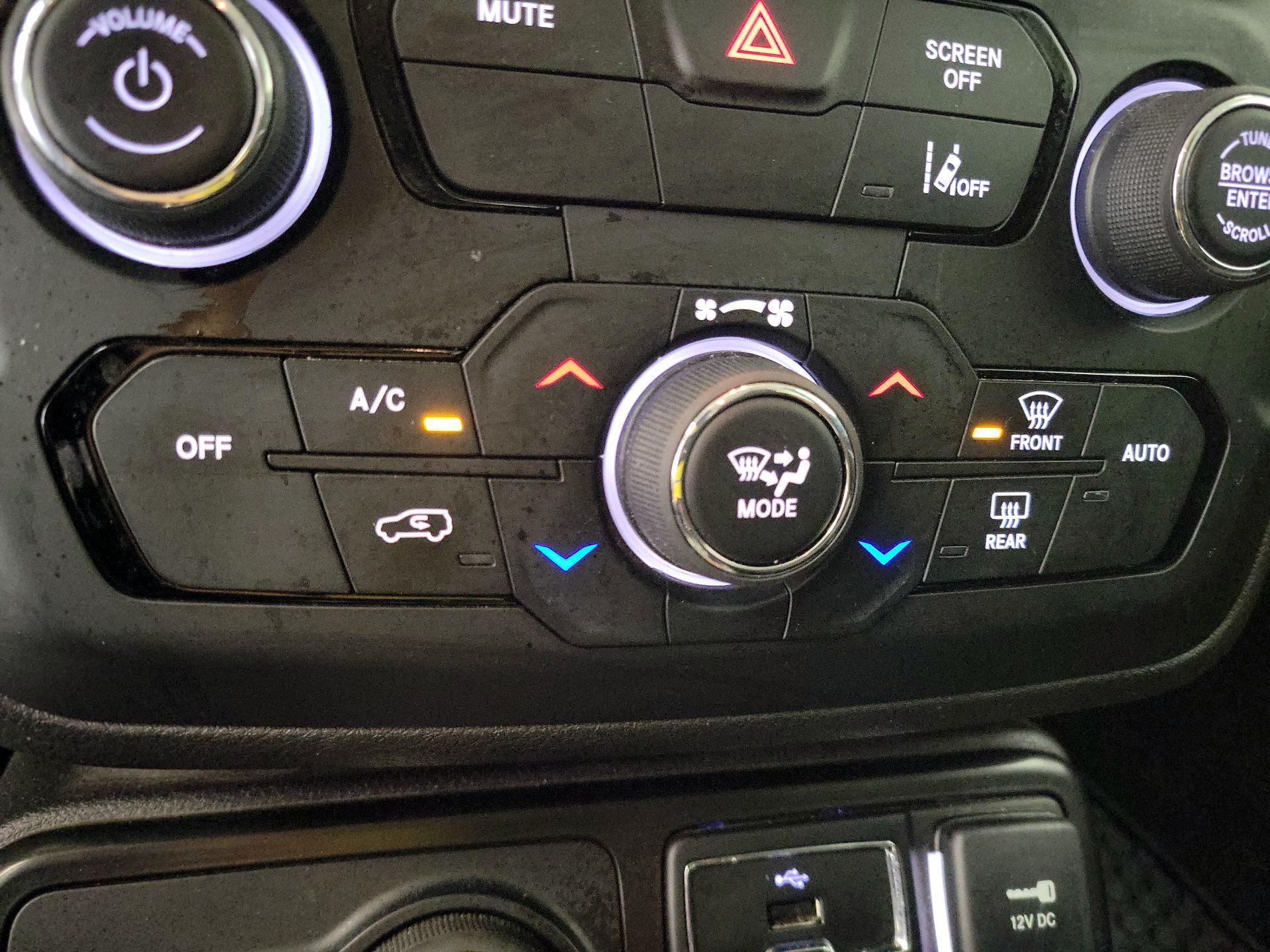 Thumbnail: 2022 Jeep Renegade - 16