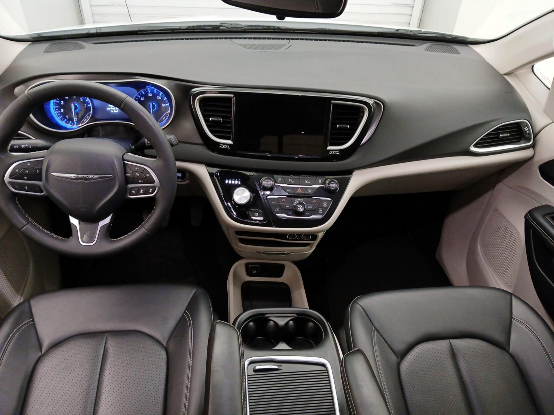 Thumbnail: 2024 Chrysler Pacifica - 9