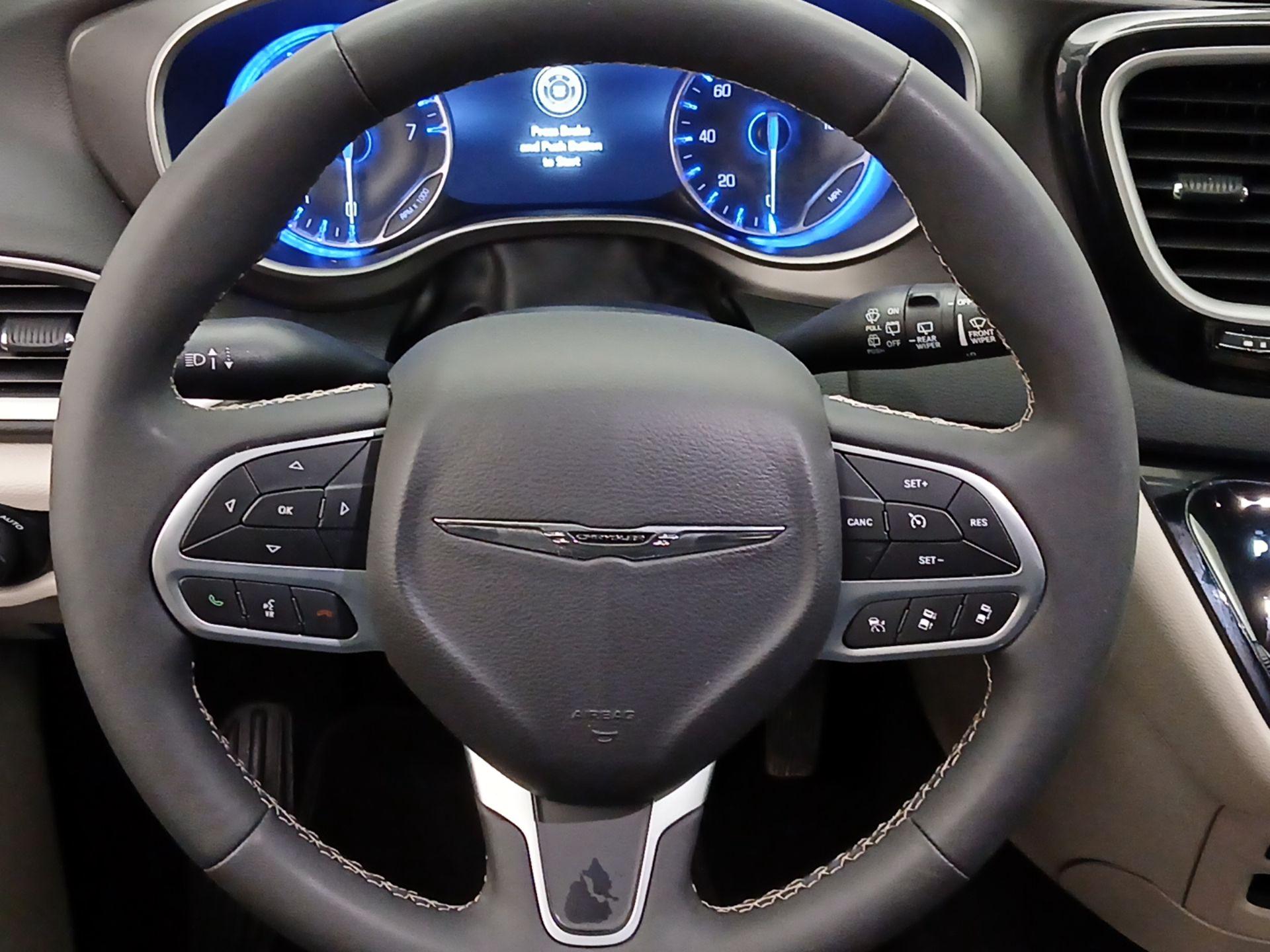 Thumbnail: 2024 Chrysler Pacifica - 10