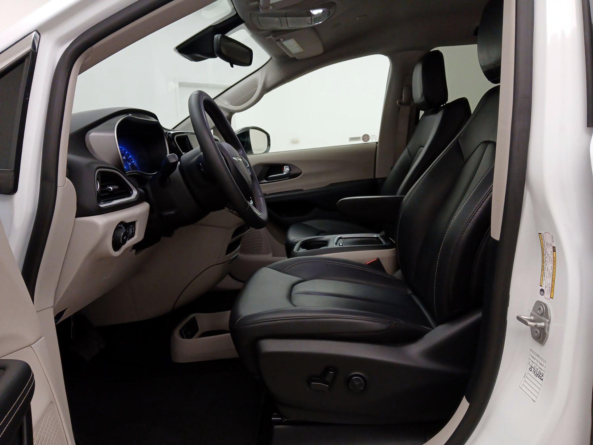 Thumbnail: 2024 Chrysler Pacifica - 11