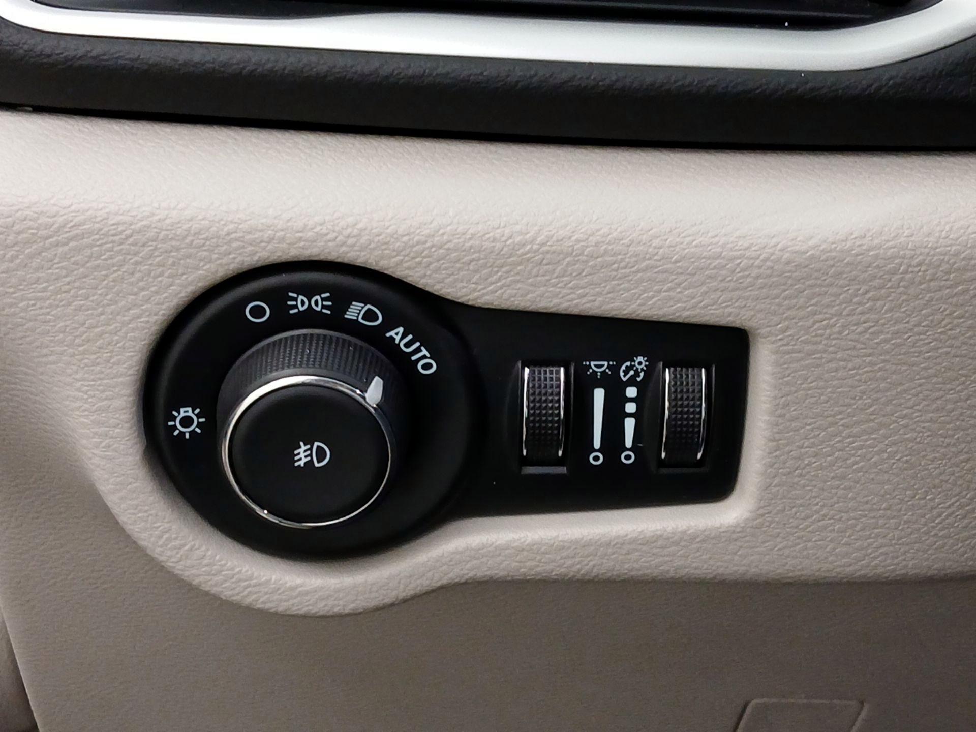 Thumbnail: 2024 Chrysler Pacifica - 13