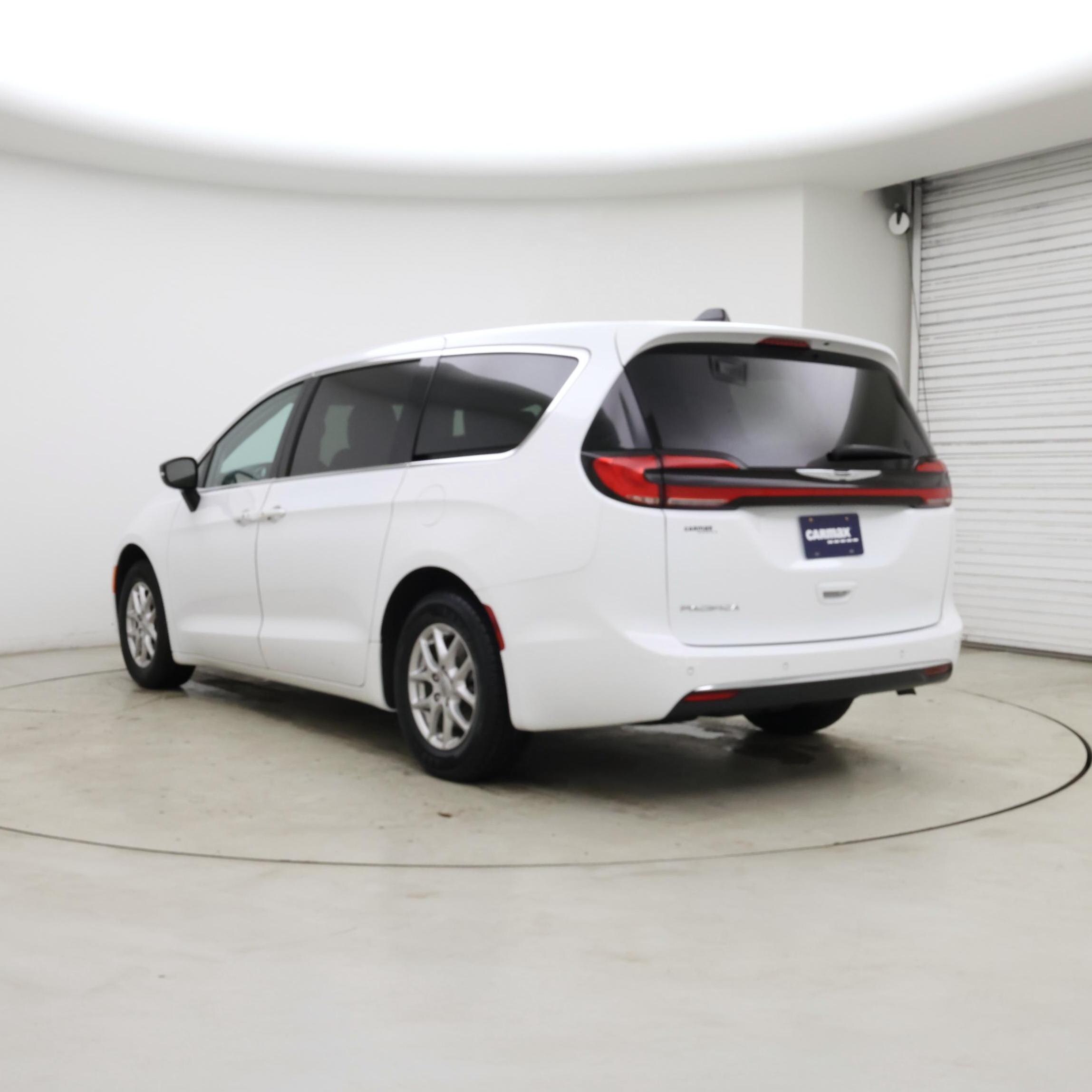 Thumbnail: 2024 Chrysler Pacifica - 2