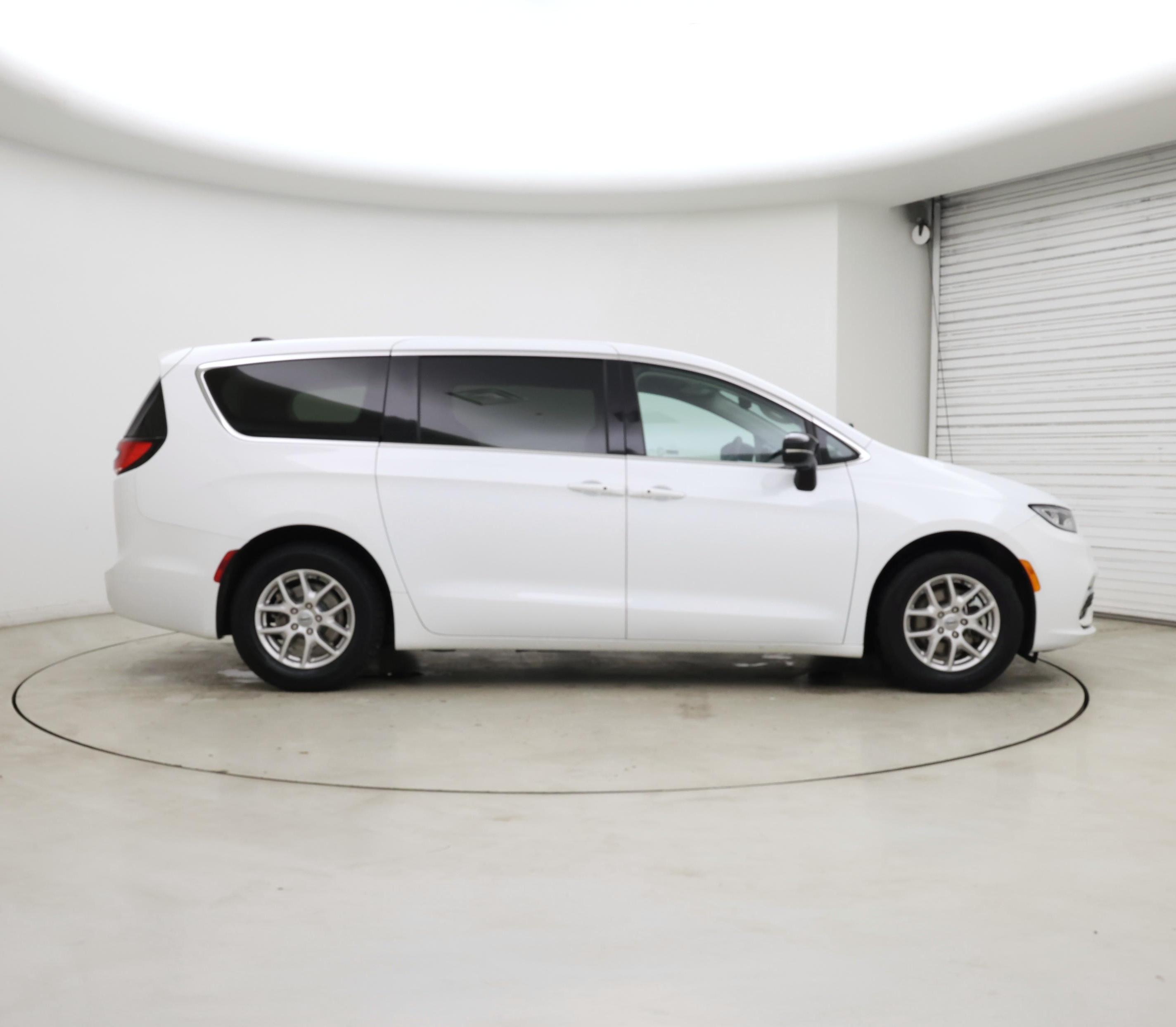 Thumbnail: 2024 Chrysler Pacifica - 7