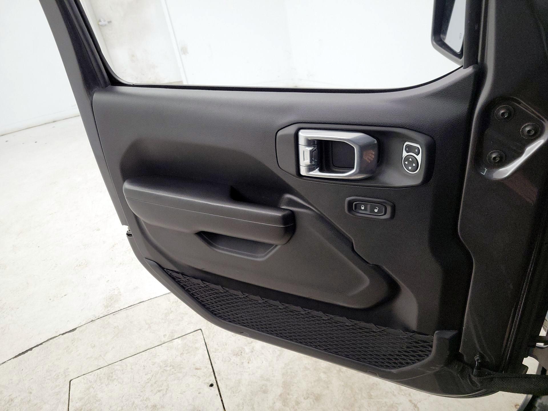 Thumbnail: 2021 Jeep Gladiator - 12