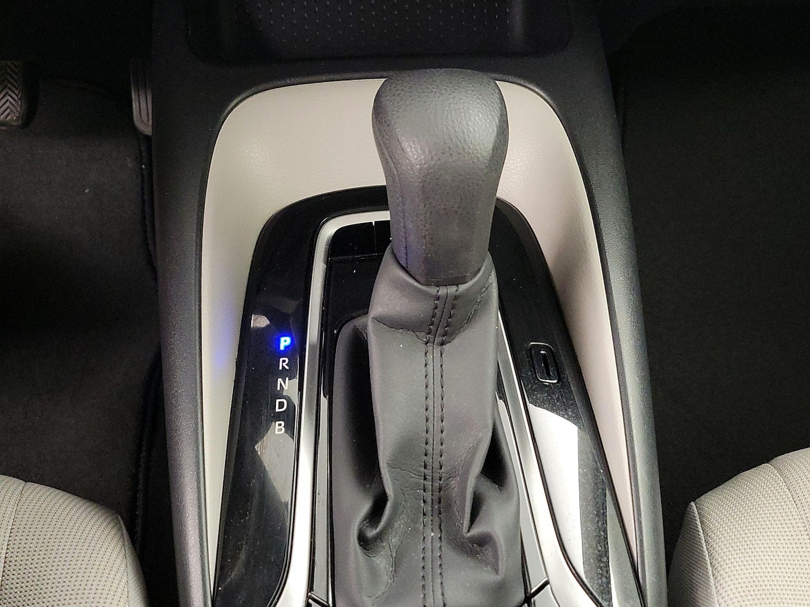 2022 Toyota Corolla LE - Photo 18
