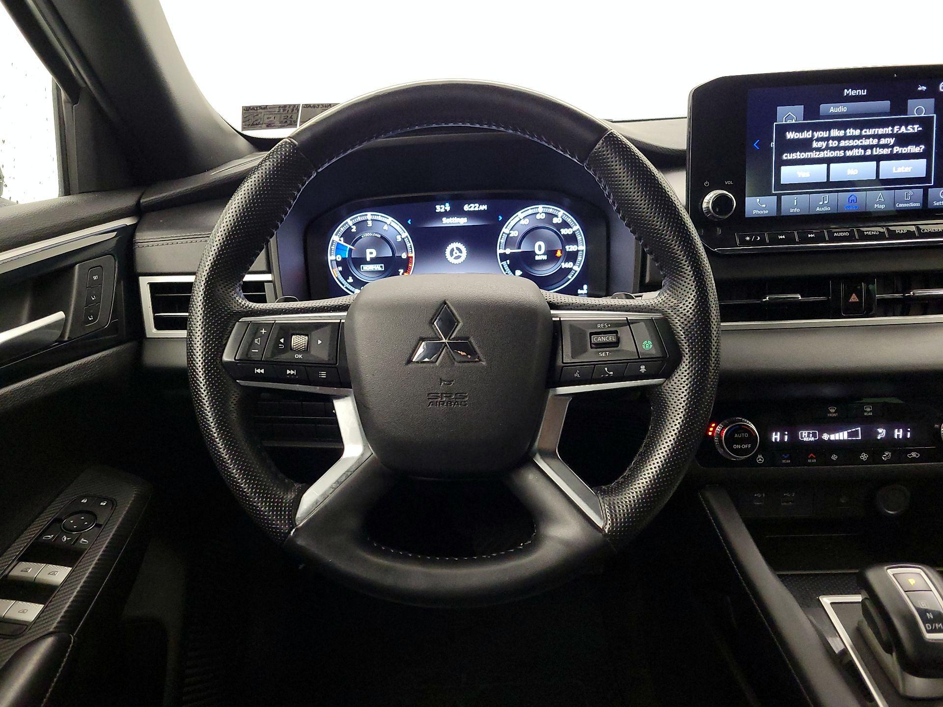 Thumbnail: 2023 Mitsubishi Outlander - 10