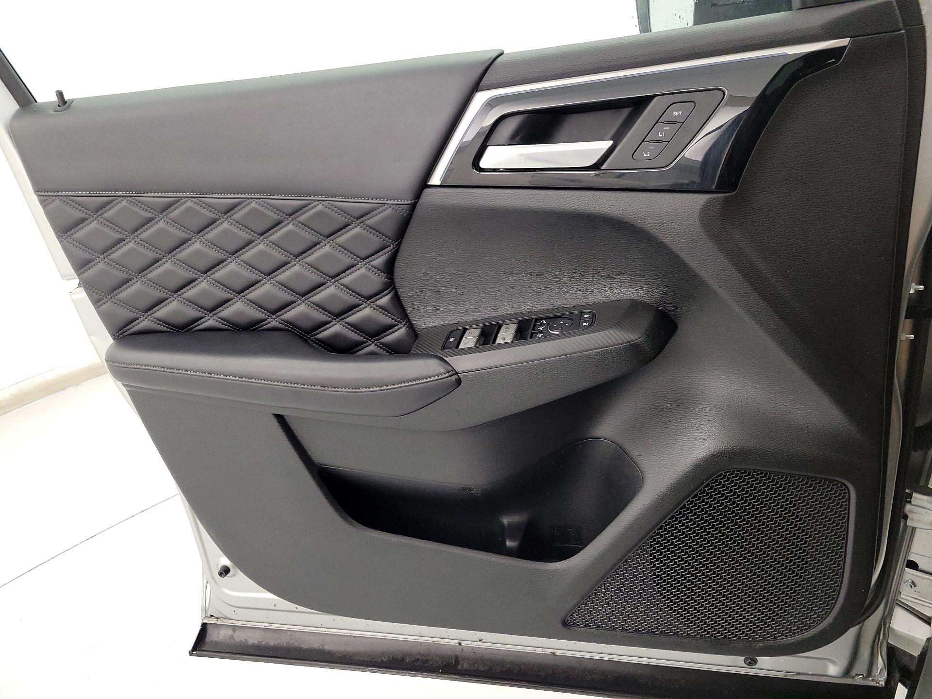 Thumbnail: 2023 Mitsubishi Outlander - 12