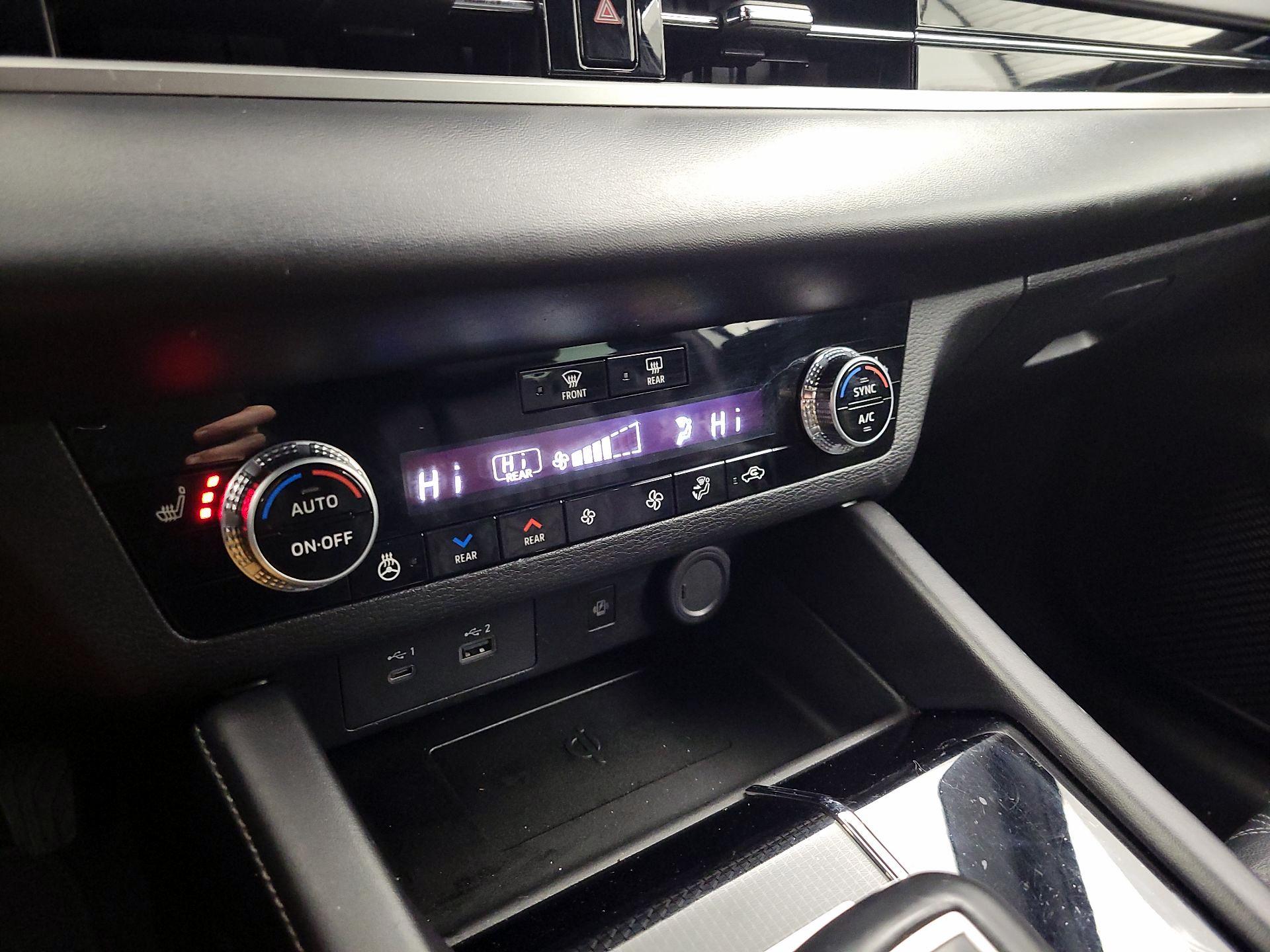 Thumbnail: 2023 Mitsubishi Outlander - 16