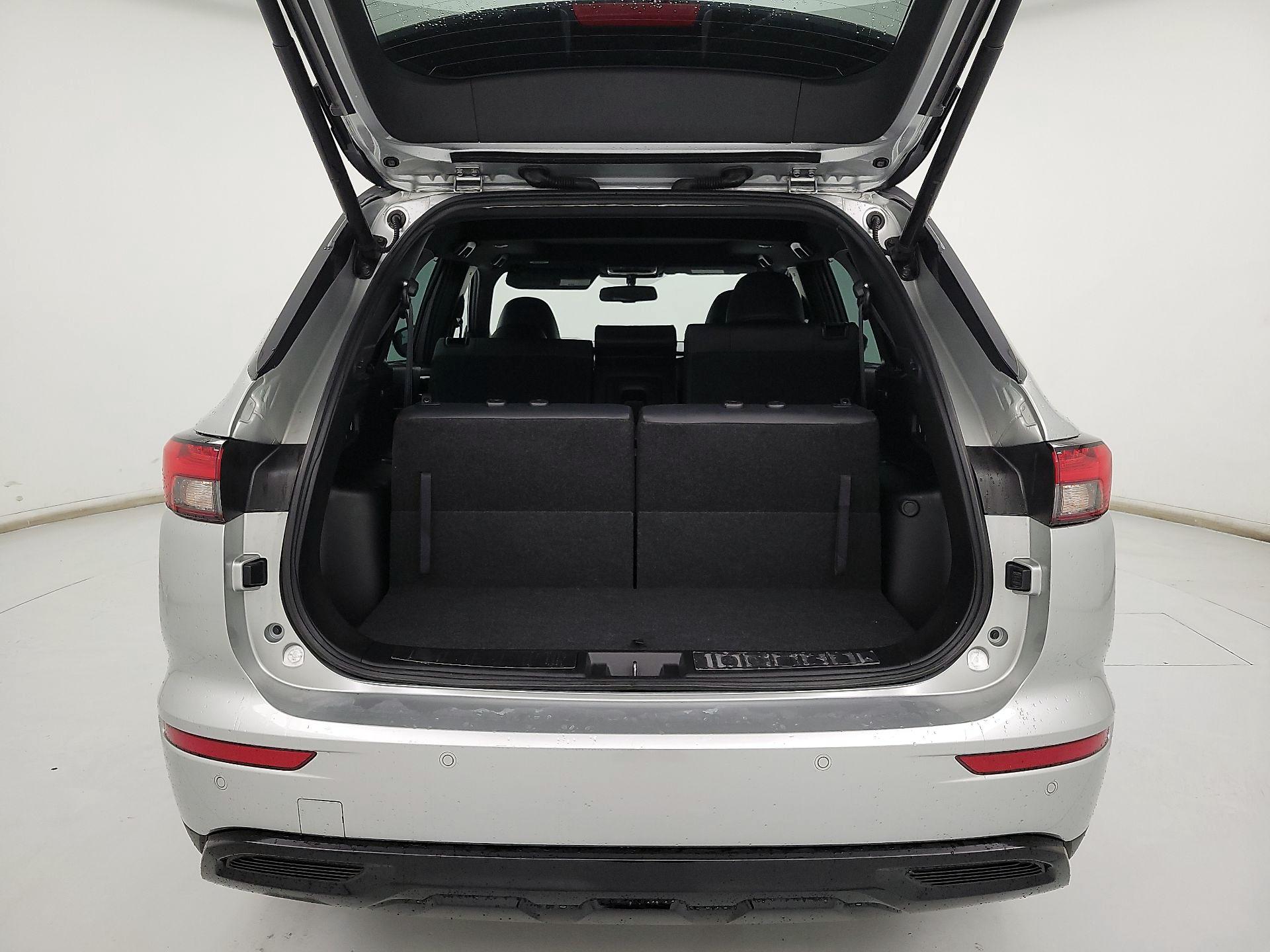 Thumbnail: 2023 Mitsubishi Outlander - 20