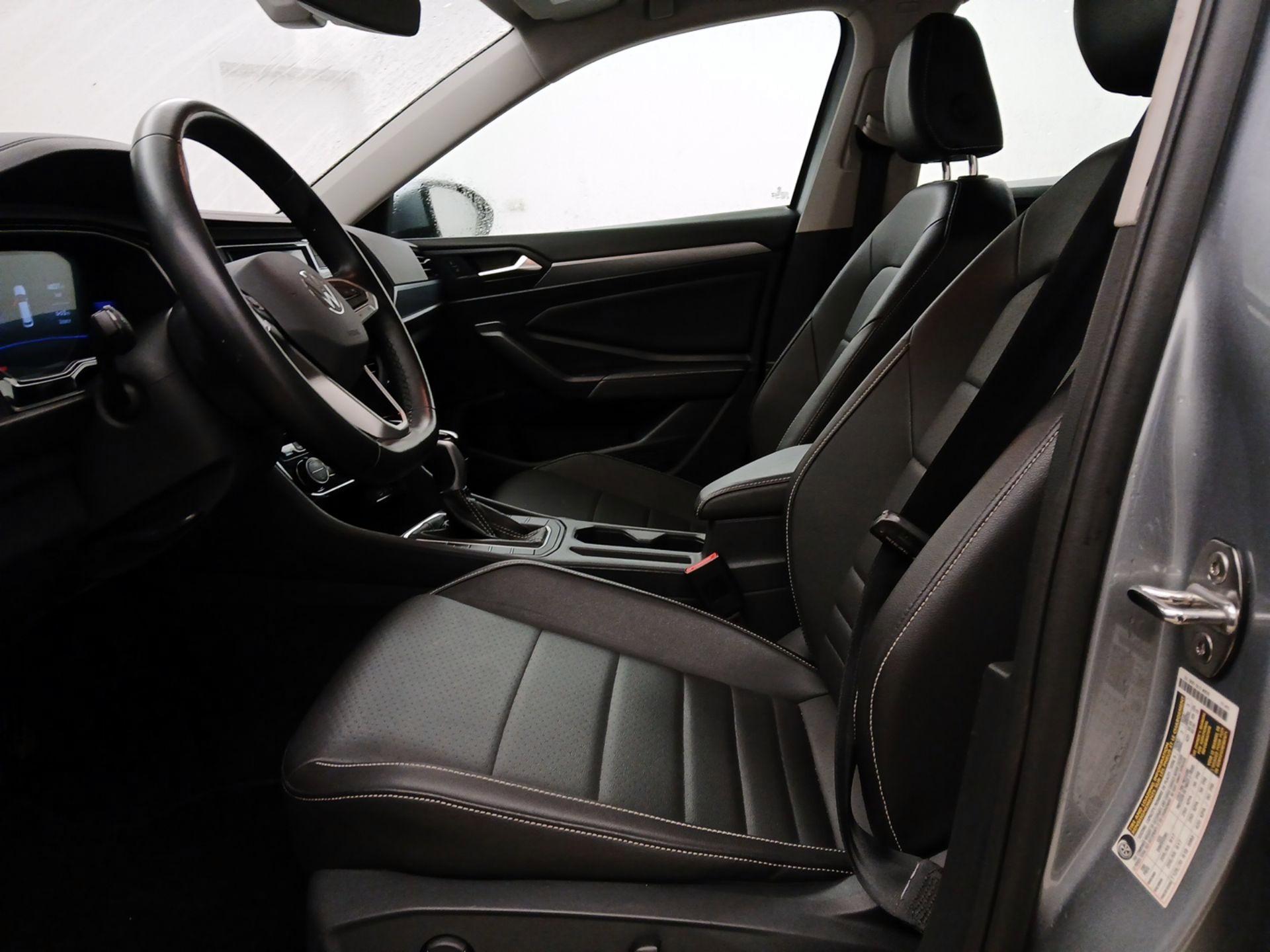 Thumbnail: 2024 Volkswagen Jetta - 11