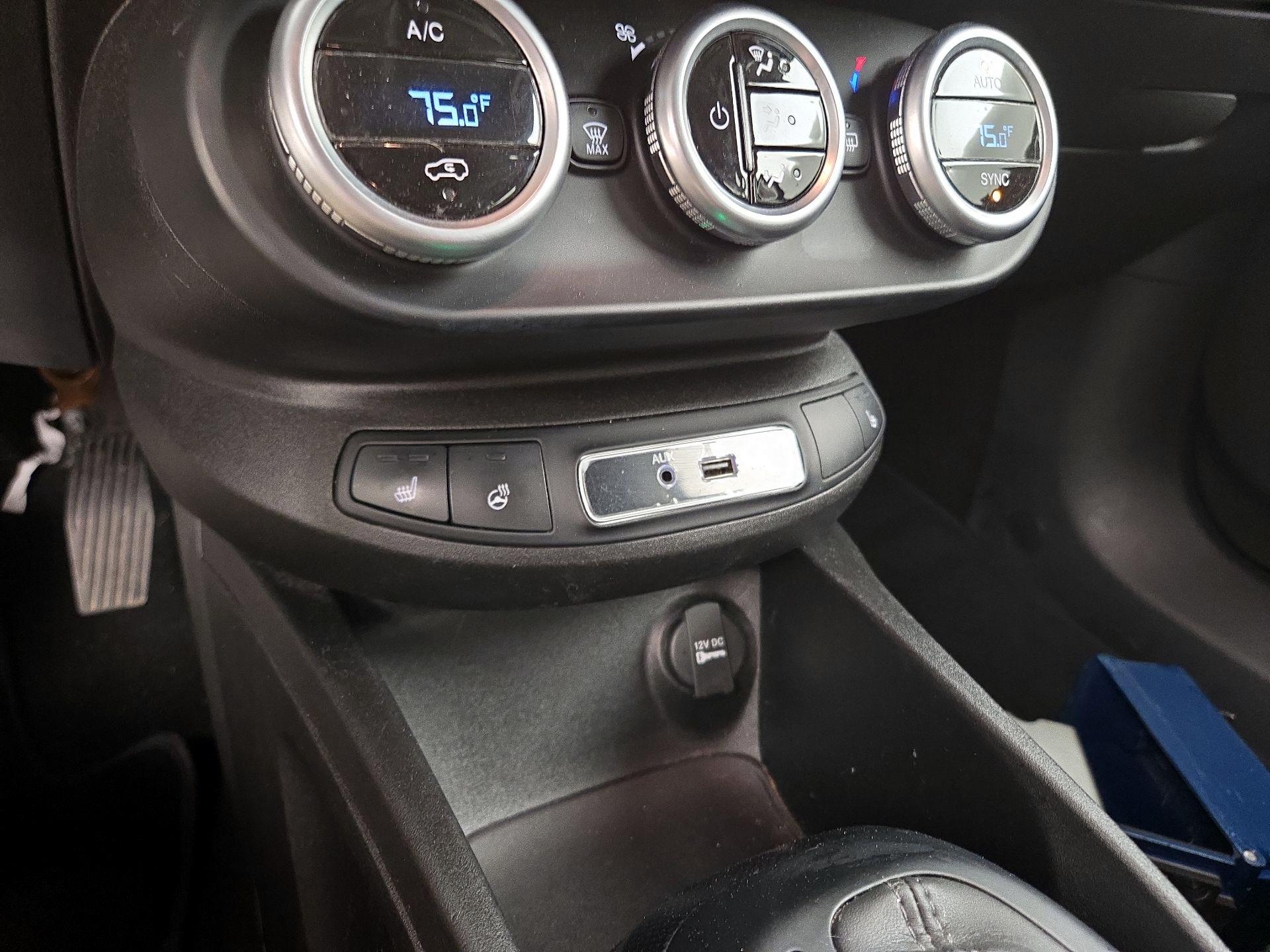 Thumbnail: 2016 Fiat 500X - 18