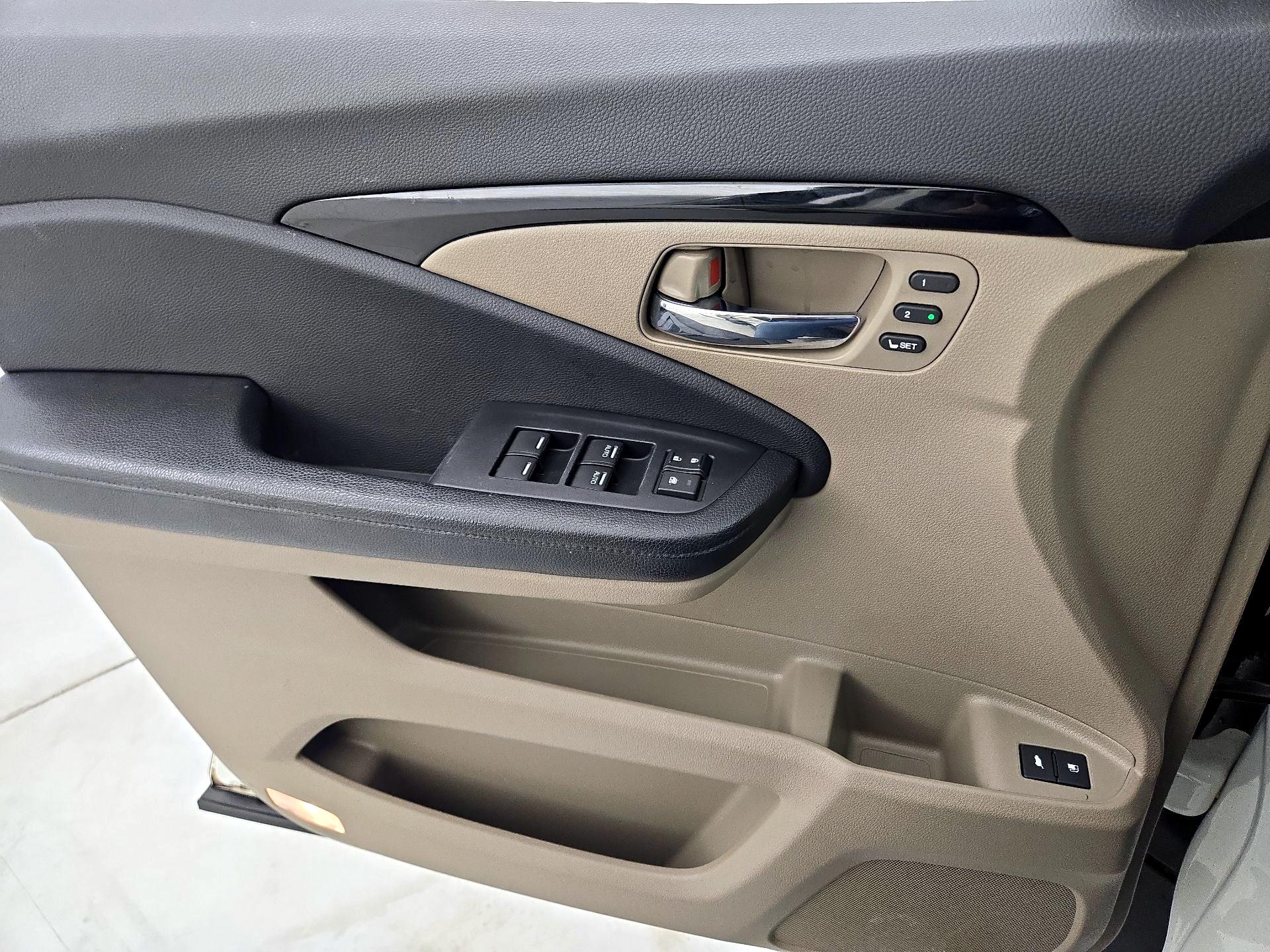 Thumbnail: 2016 Honda Pilot - 12