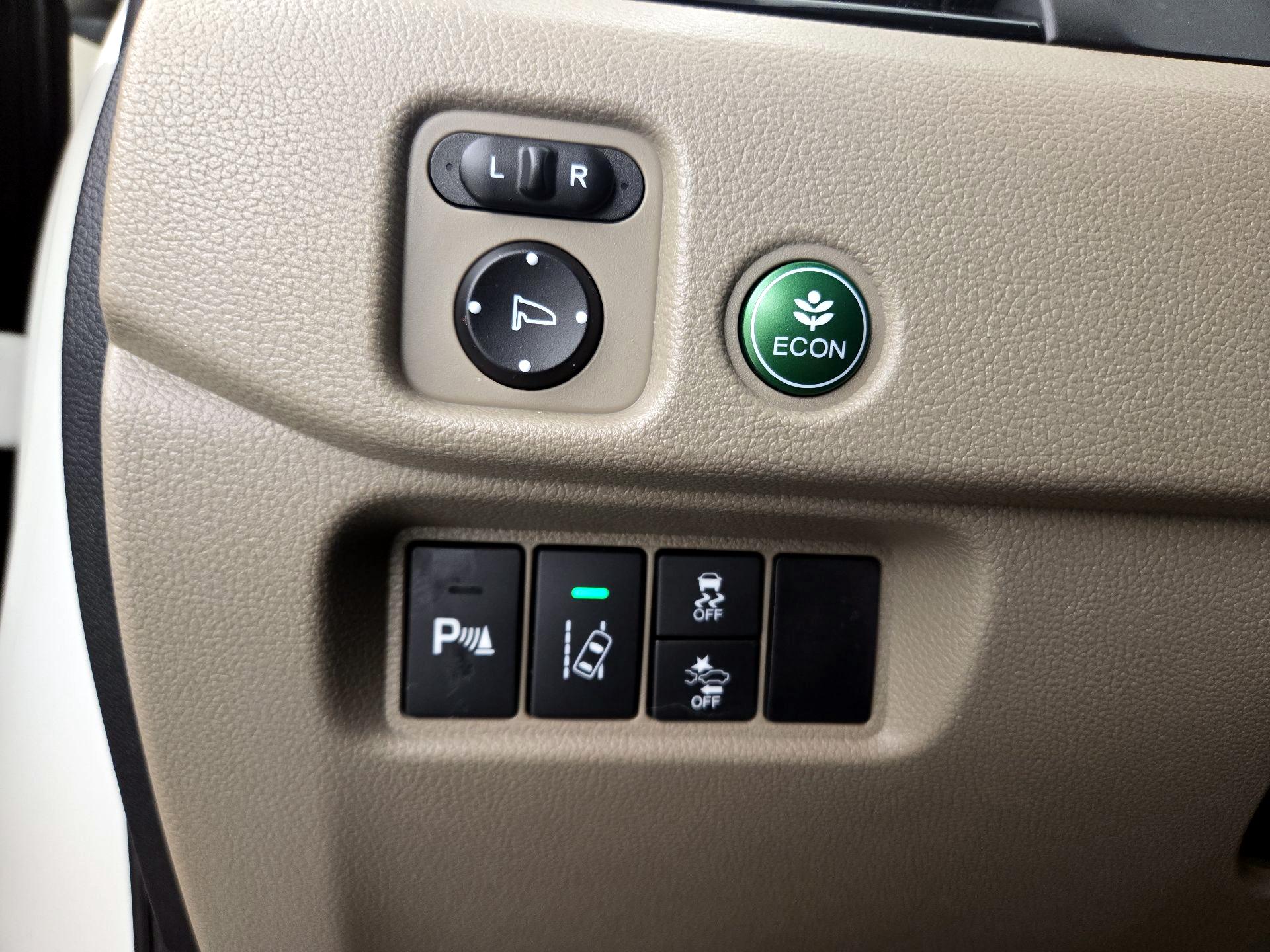 Thumbnail: 2016 Honda Pilot - 13