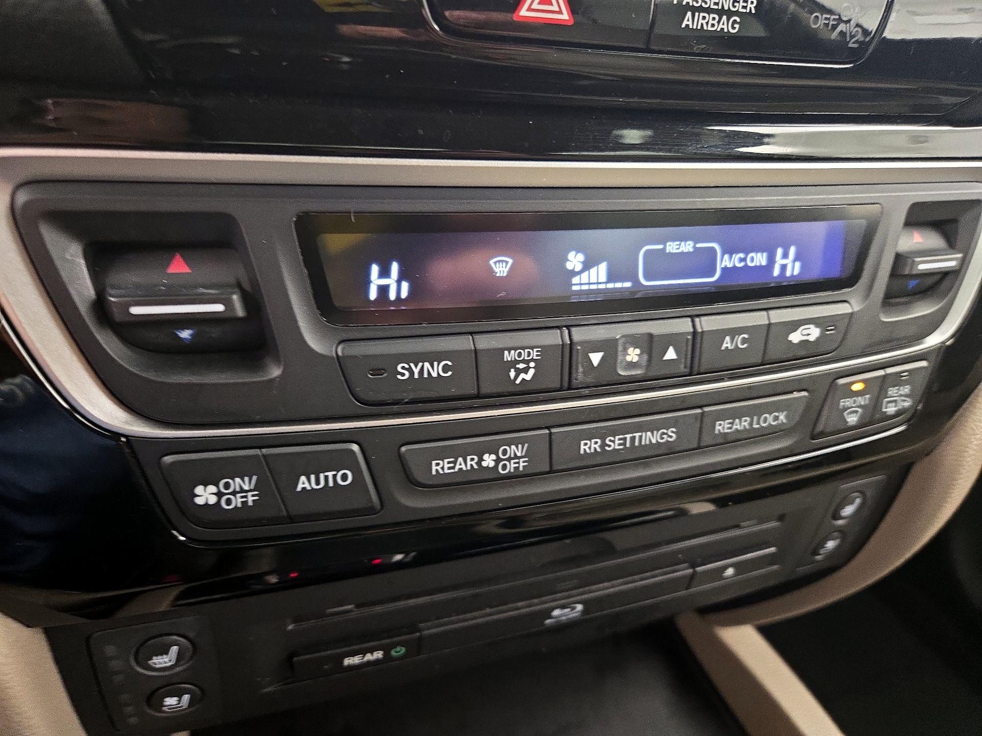 Thumbnail: 2016 Honda Pilot - 16