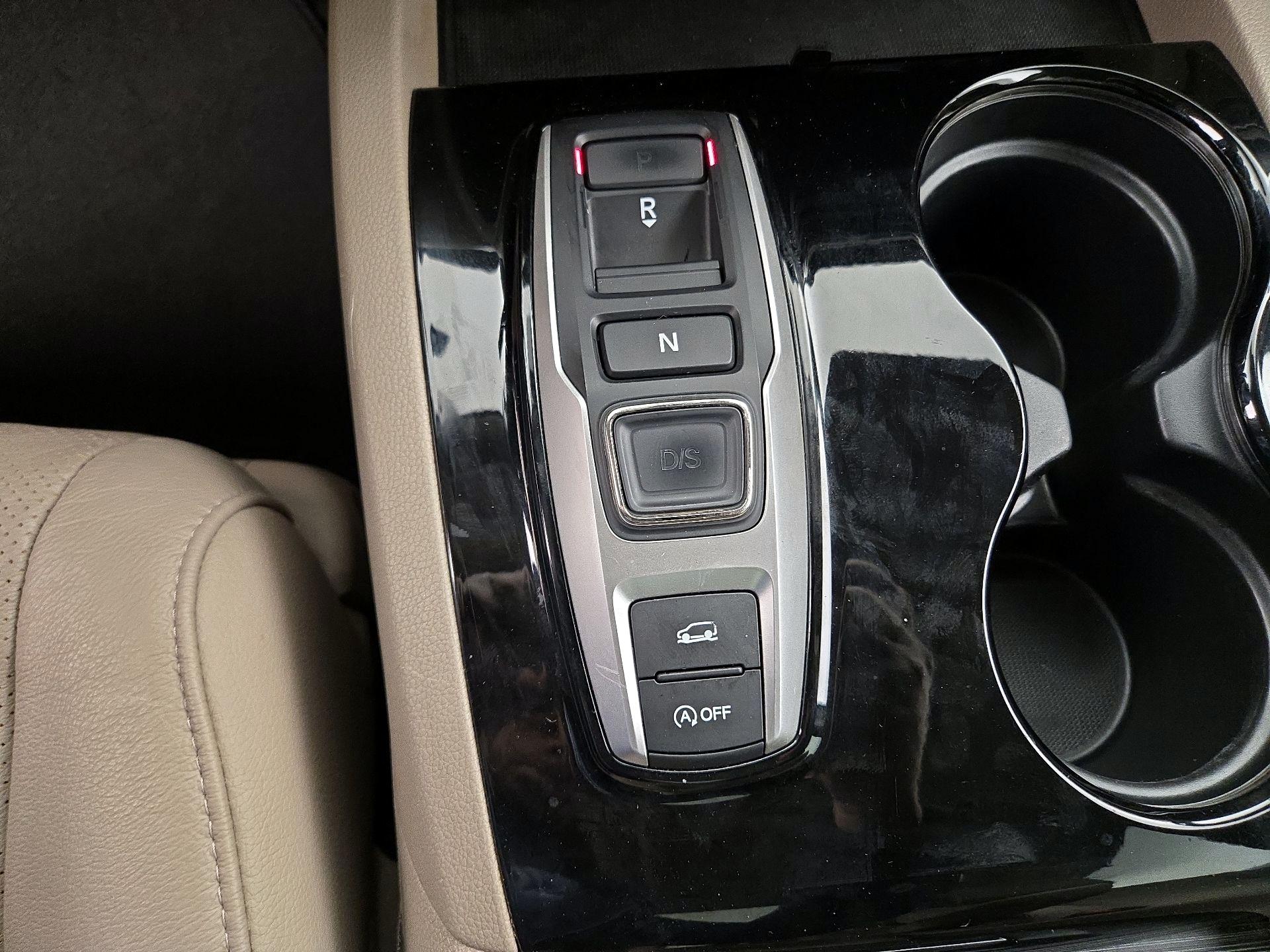 Thumbnail: 2016 Honda Pilot - 17