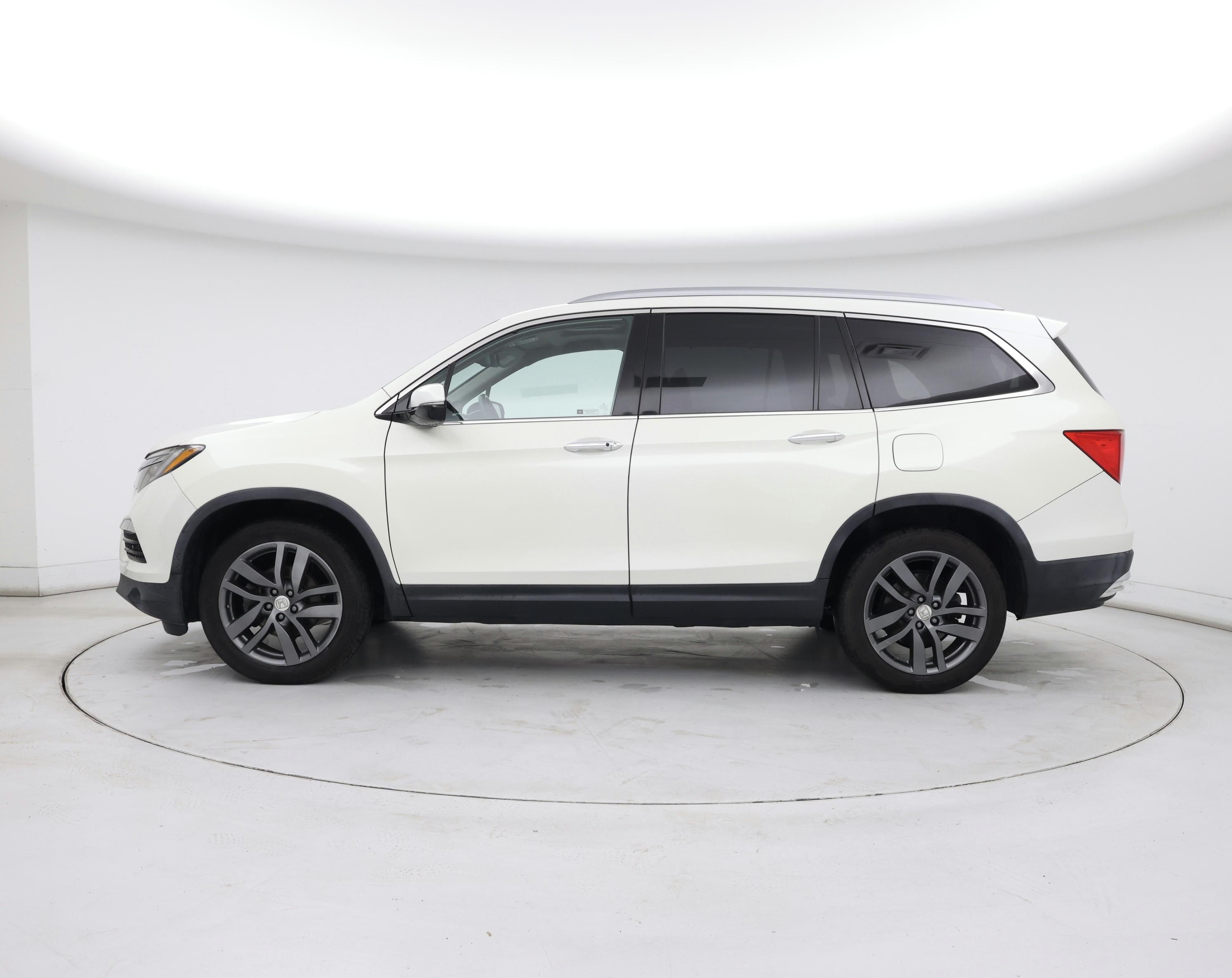 Thumbnail: 2016 Honda Pilot - 3