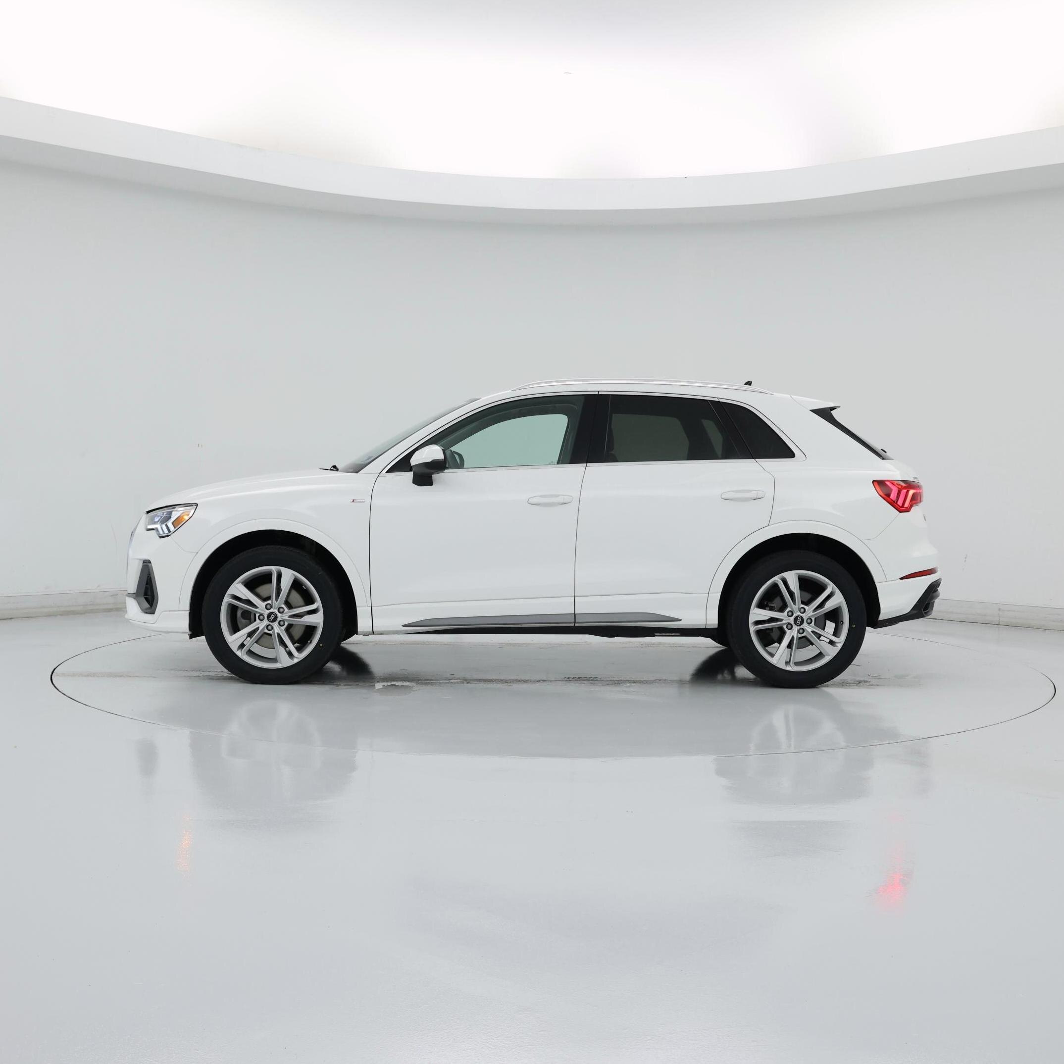 Thumbnail: 2021 Audi Q3 - 3