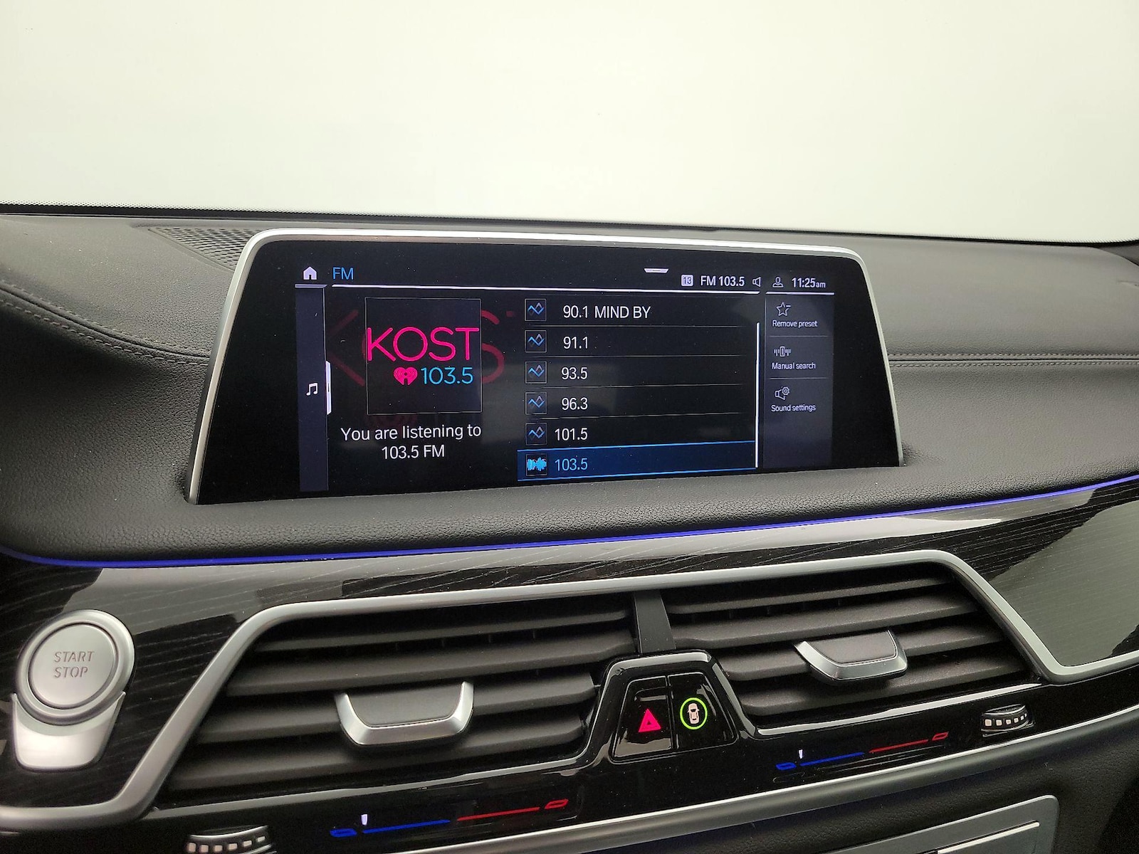 2022 BMW 7 Series 745e - Photo 17