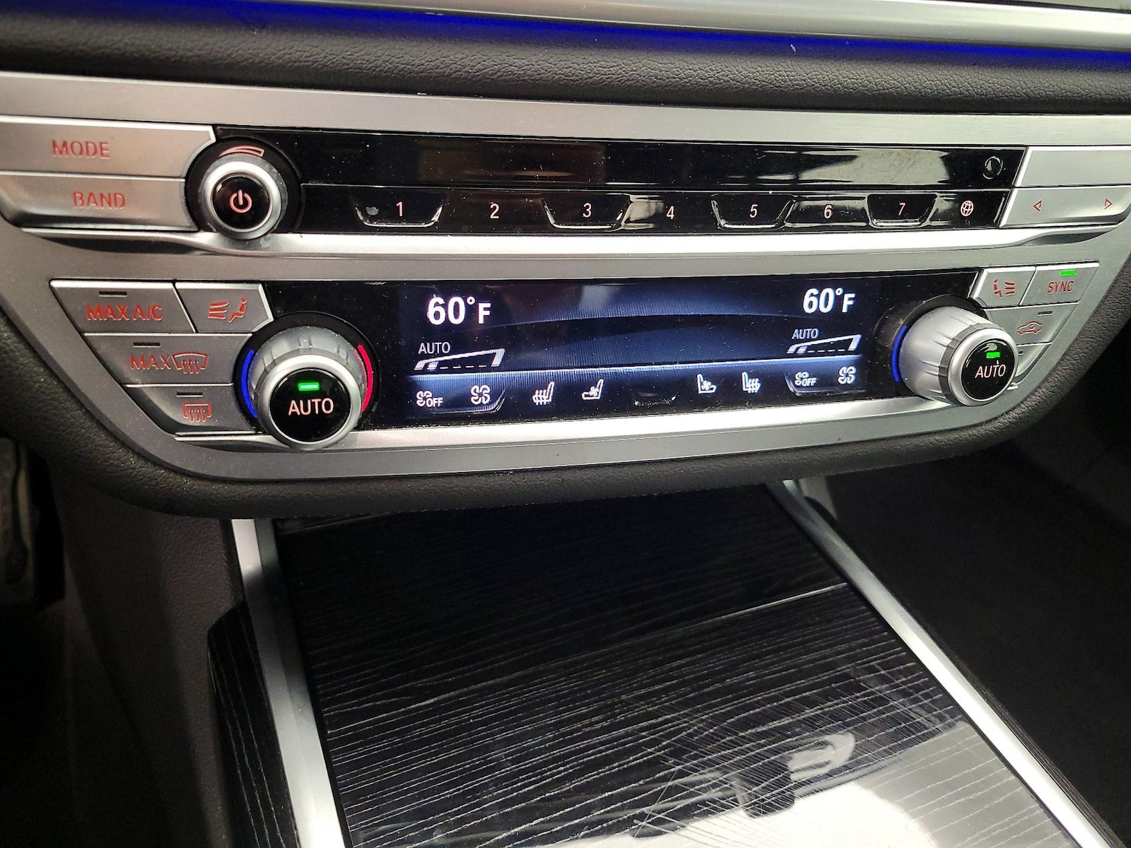 2022 BMW 7 Series 745e - Photo 18