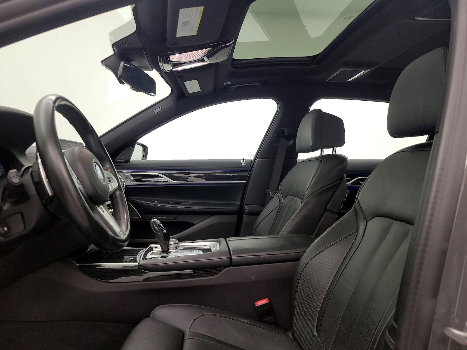2022 BMW 7 Series 745e - Photo 21