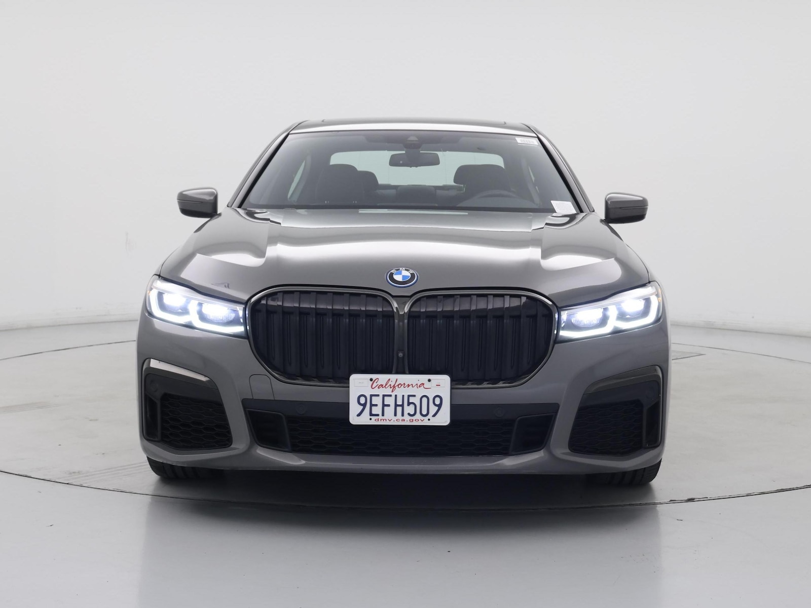 2022 BMW 7 Series 745e - Photo 6
