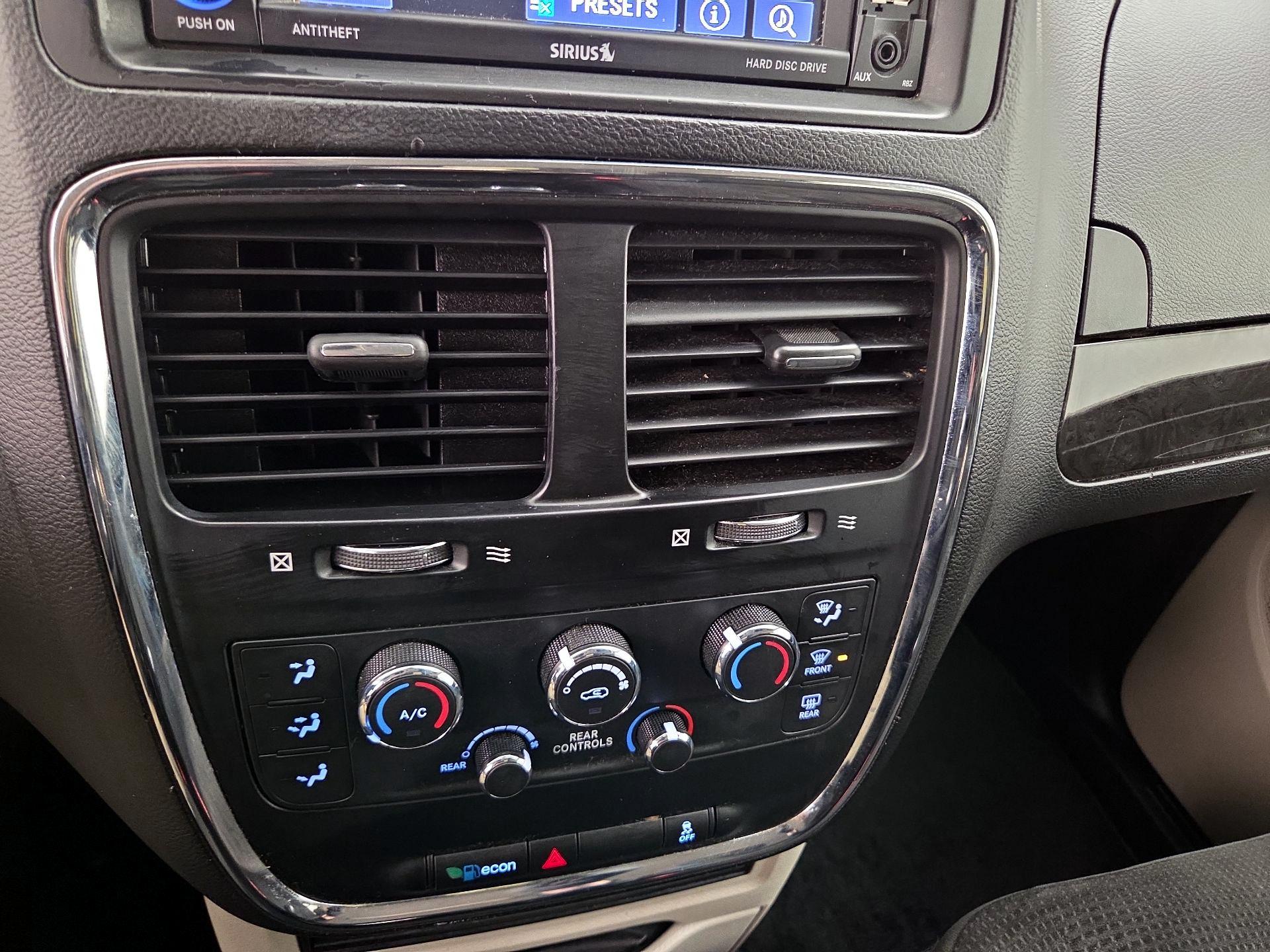 Thumbnail: 2019 Dodge Grand Caravan - 16