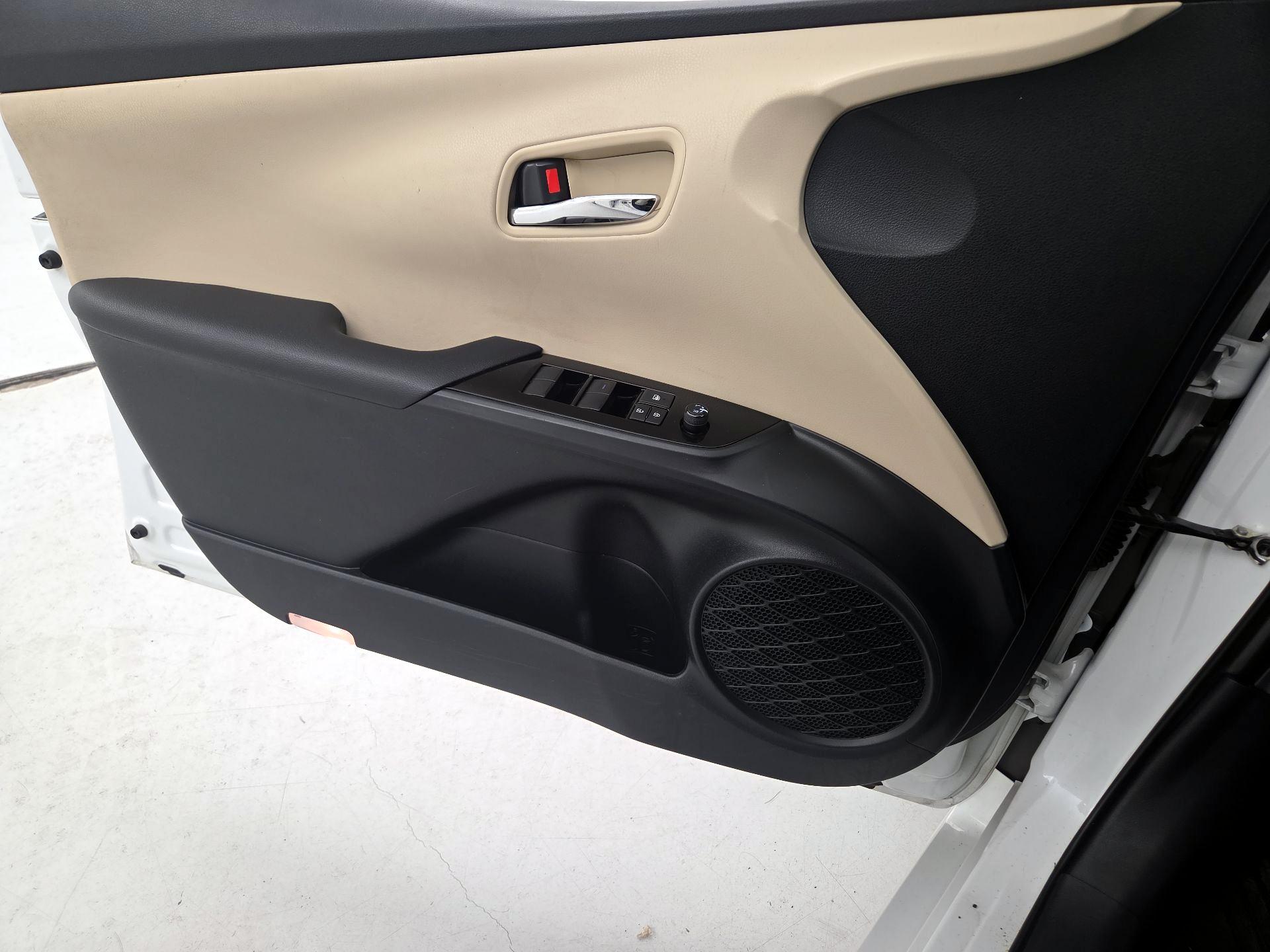 Thumbnail: 2021 Toyota Prius - 12