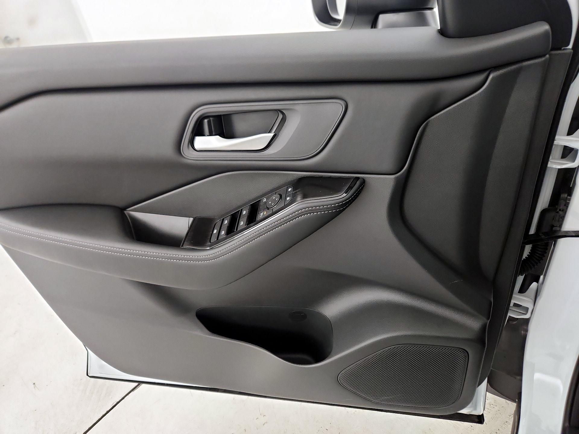 Thumbnail: 2025 Nissan Rogue - 12