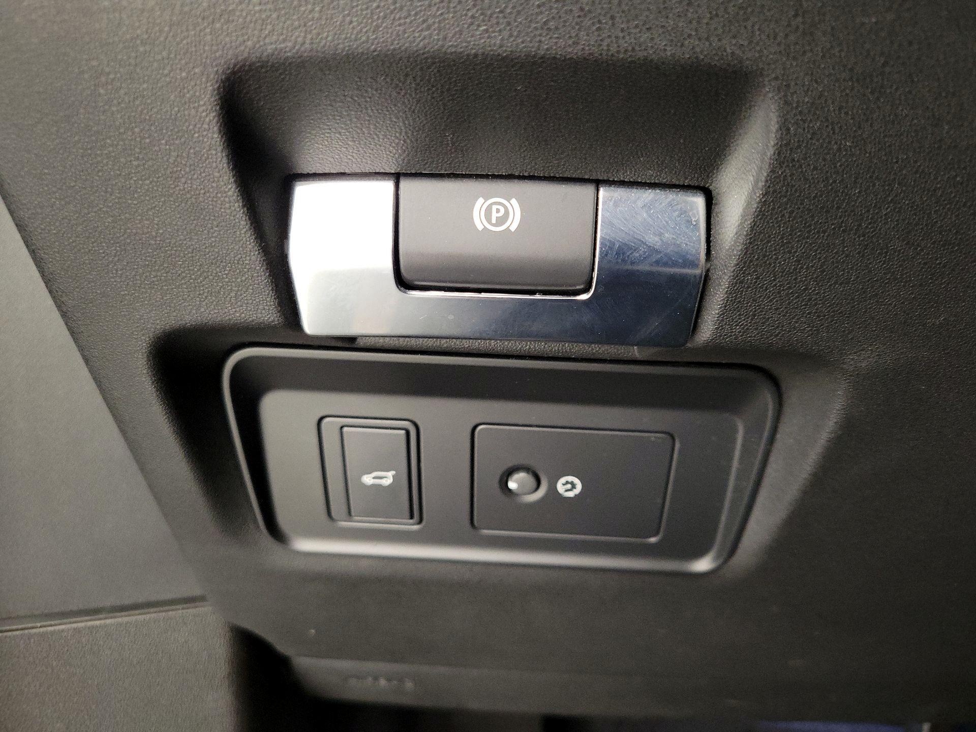 Thumbnail: 2020 Land Rover Range Rover Evoque - 13