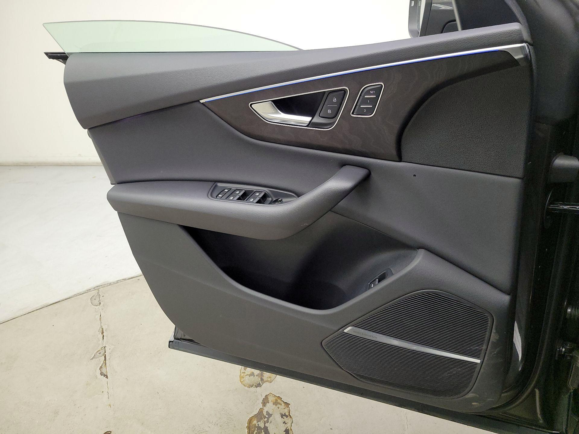 Thumbnail: 2021 Audi Q8 - 12