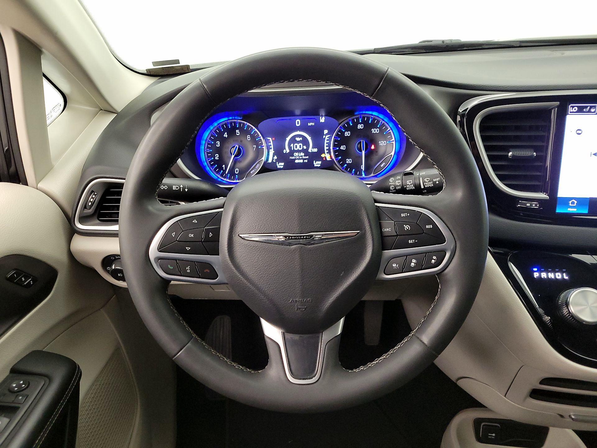 Thumbnail: 2023 Chrysler Pacifica - 10