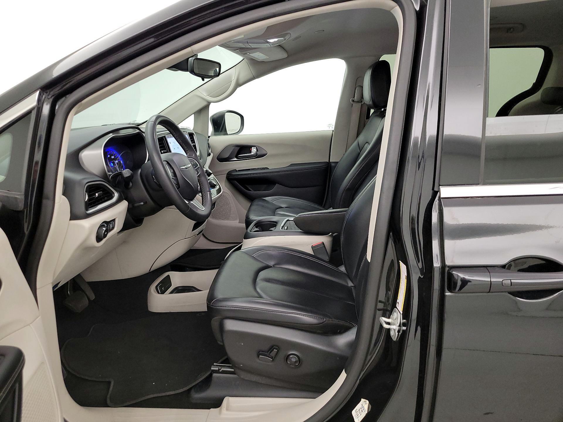 Thumbnail: 2023 Chrysler Pacifica - 11