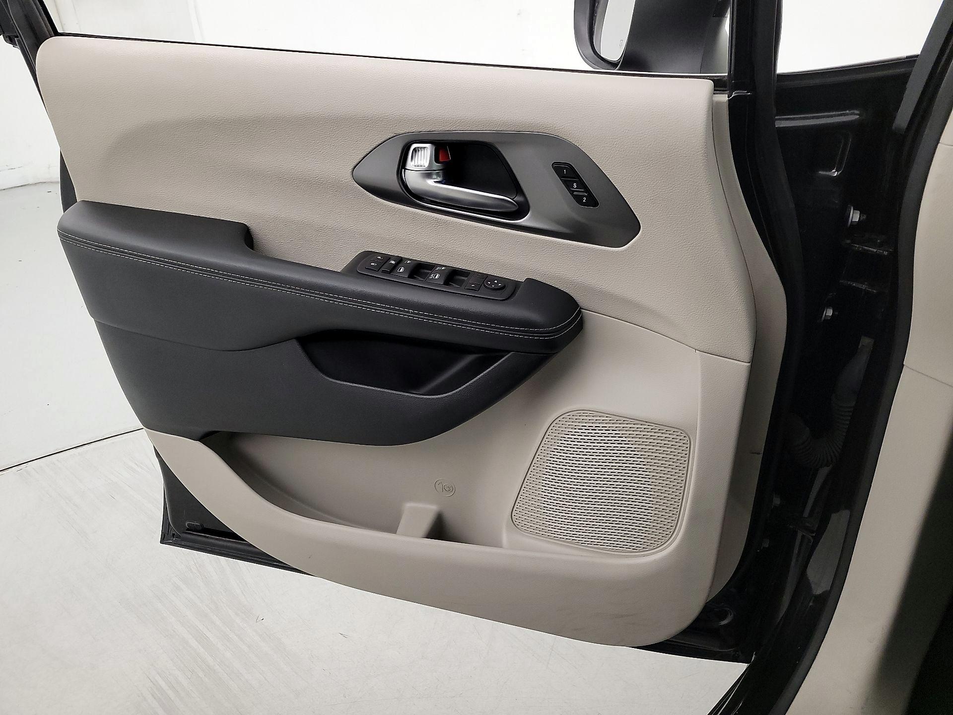 Thumbnail: 2023 Chrysler Pacifica - 12