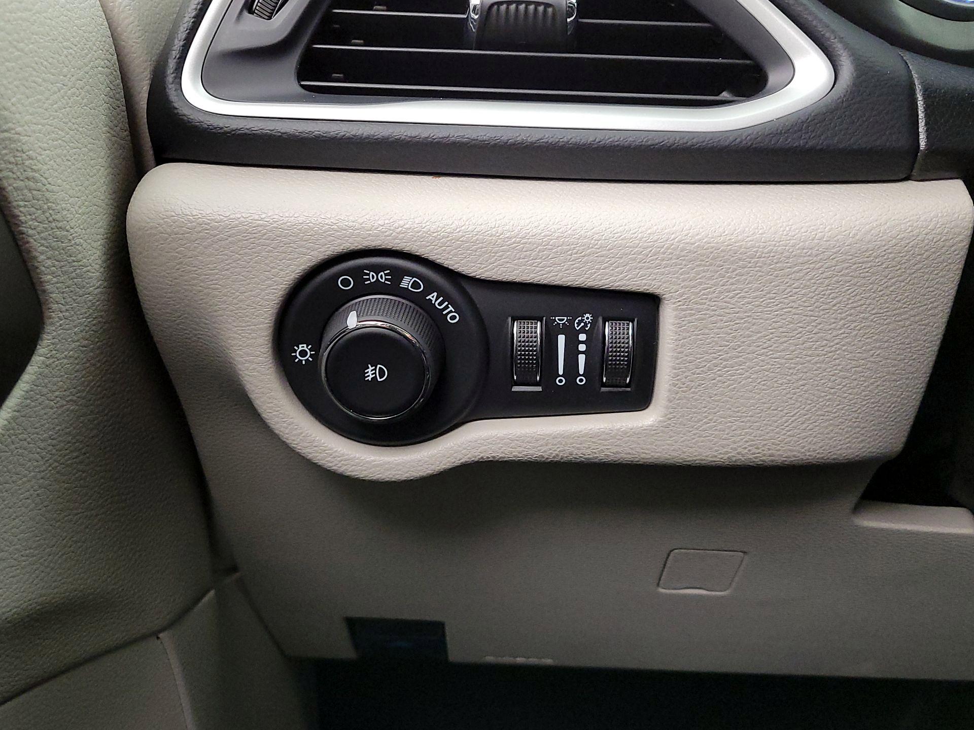 Thumbnail: 2023 Chrysler Pacifica - 13