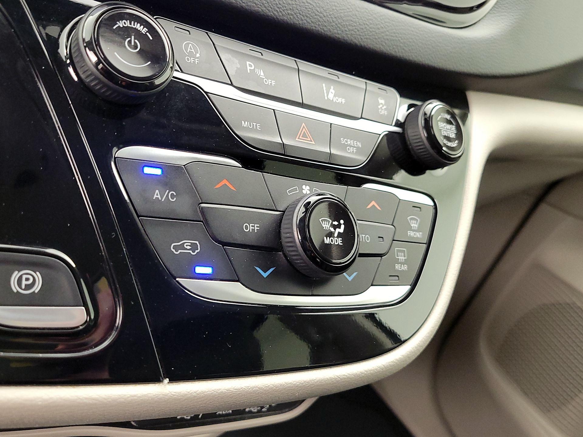 Thumbnail: 2023 Chrysler Pacifica - 16