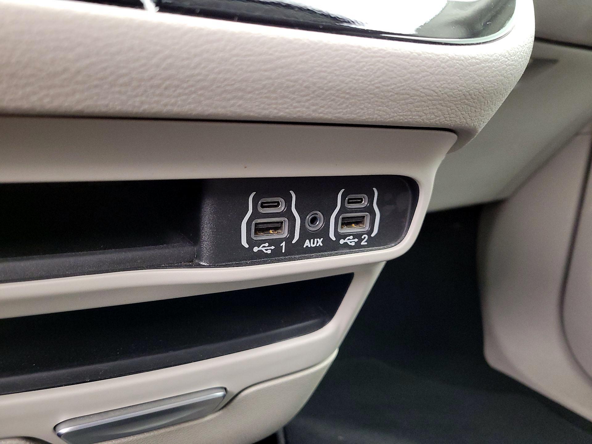 Thumbnail: 2023 Chrysler Pacifica - 18