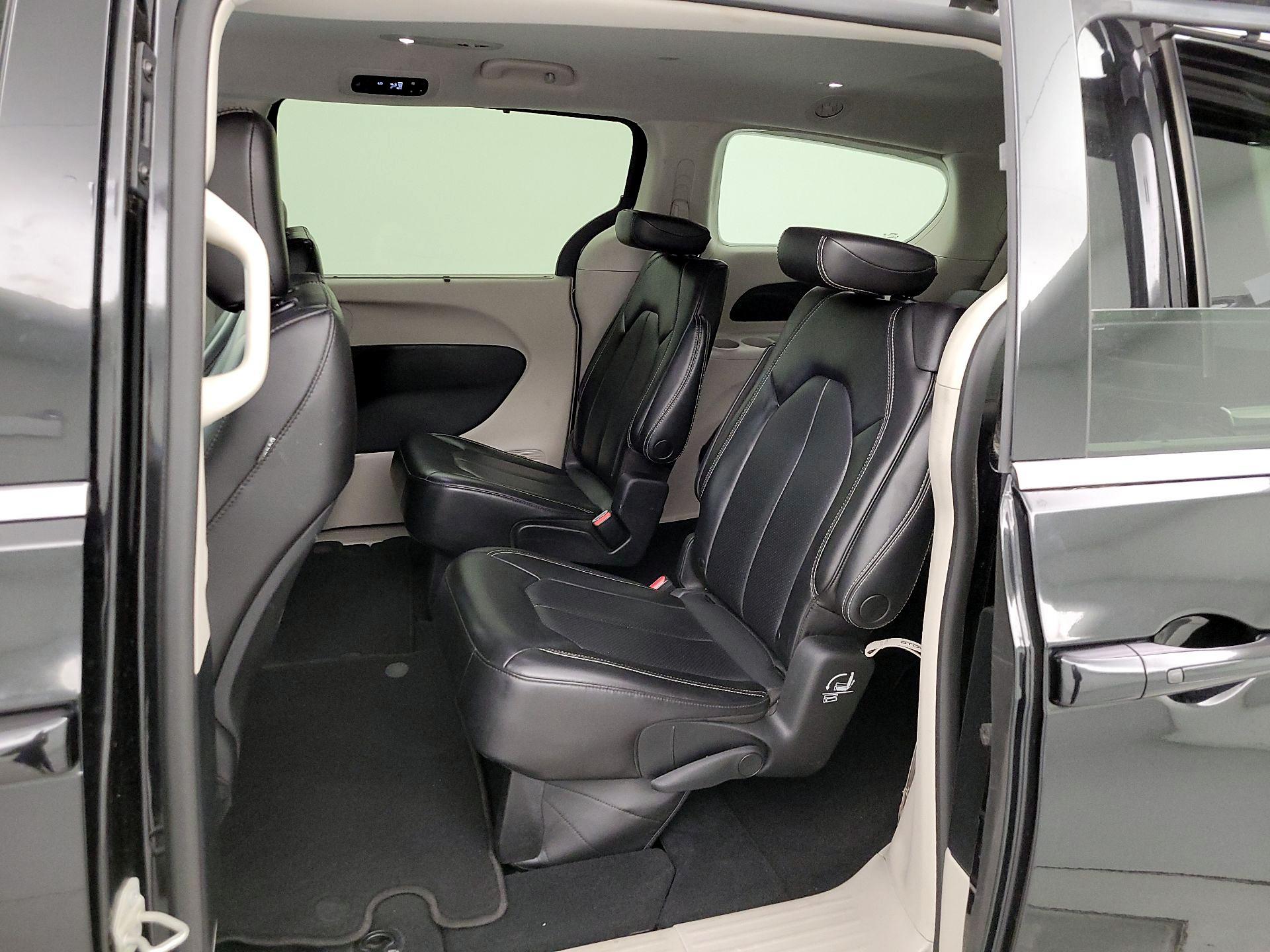 Thumbnail: 2023 Chrysler Pacifica - 19