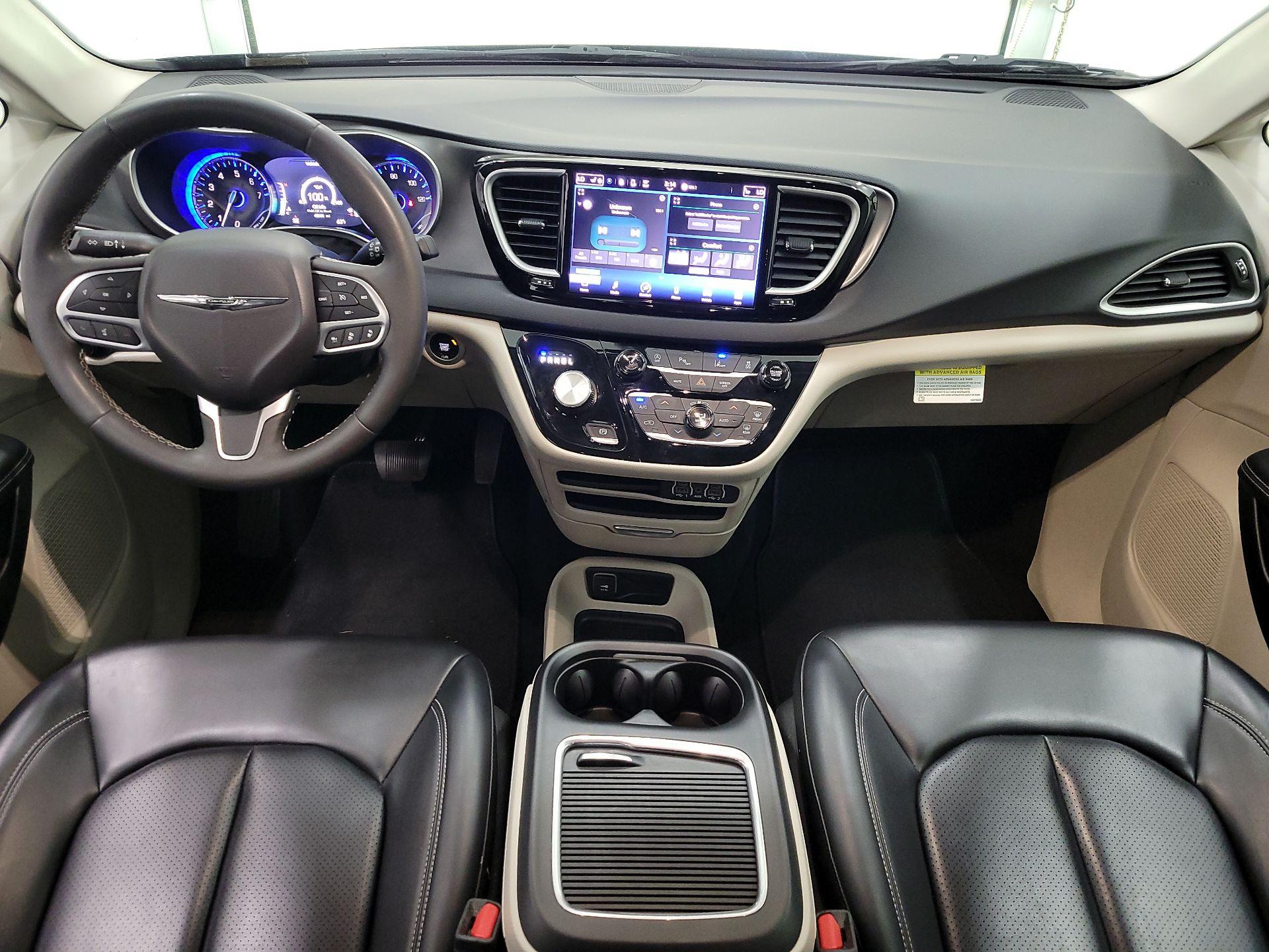 Thumbnail: 2023 Chrysler Pacifica - 9