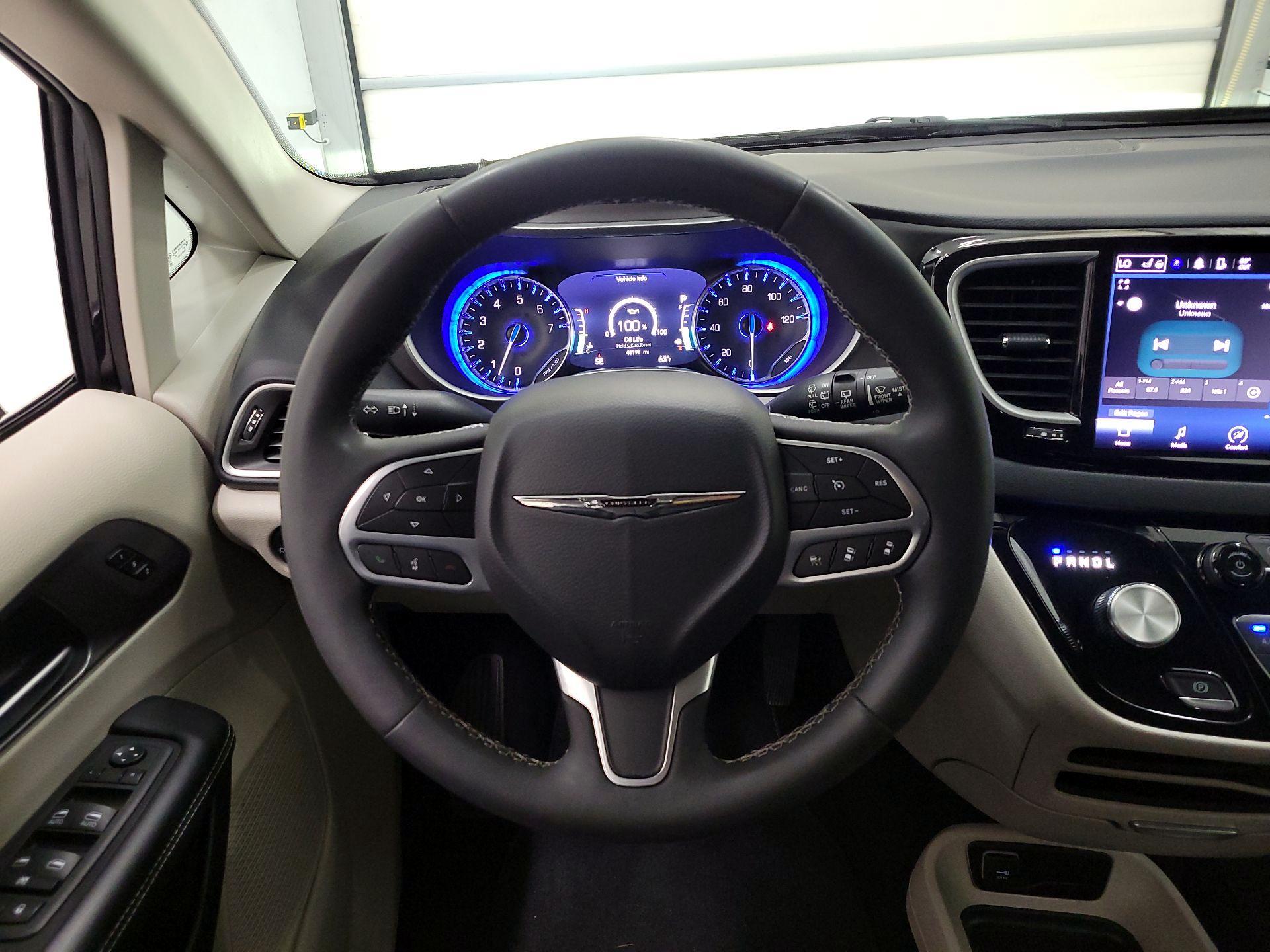 Thumbnail: 2023 Chrysler Pacifica - 10