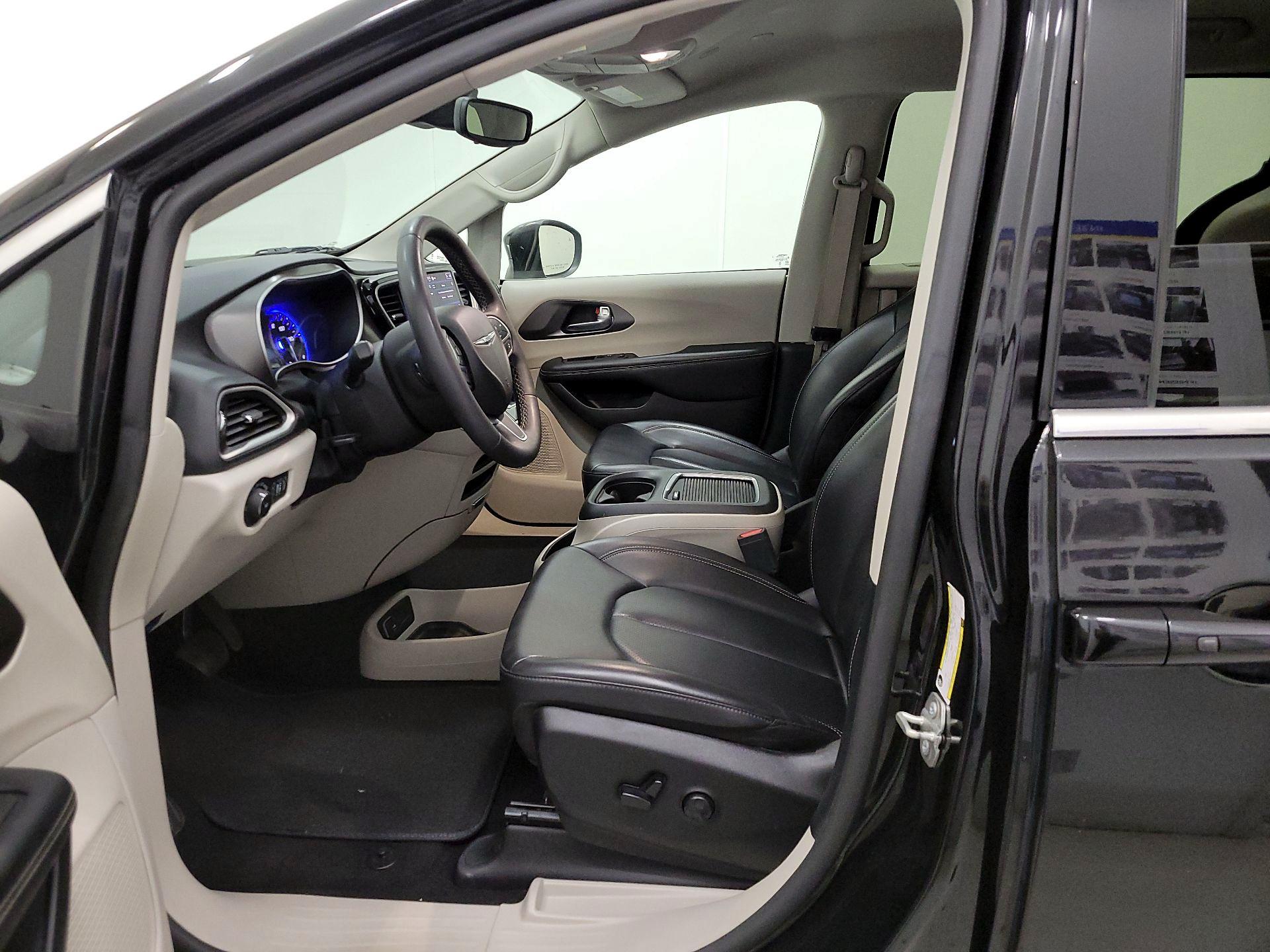 Thumbnail: 2023 Chrysler Pacifica - 11