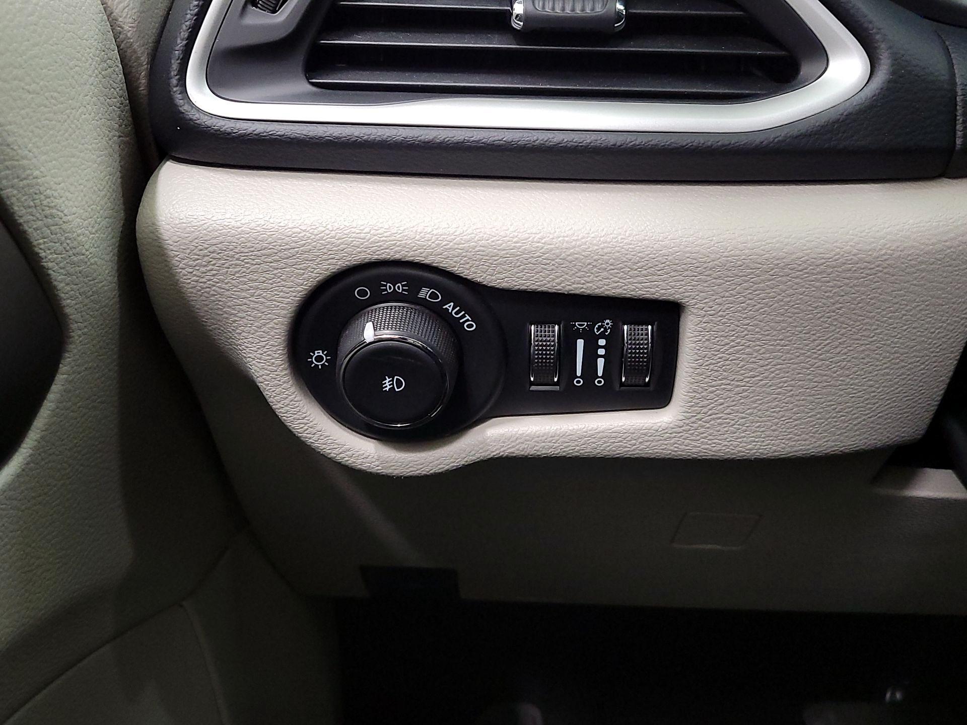 Thumbnail: 2023 Chrysler Pacifica - 13