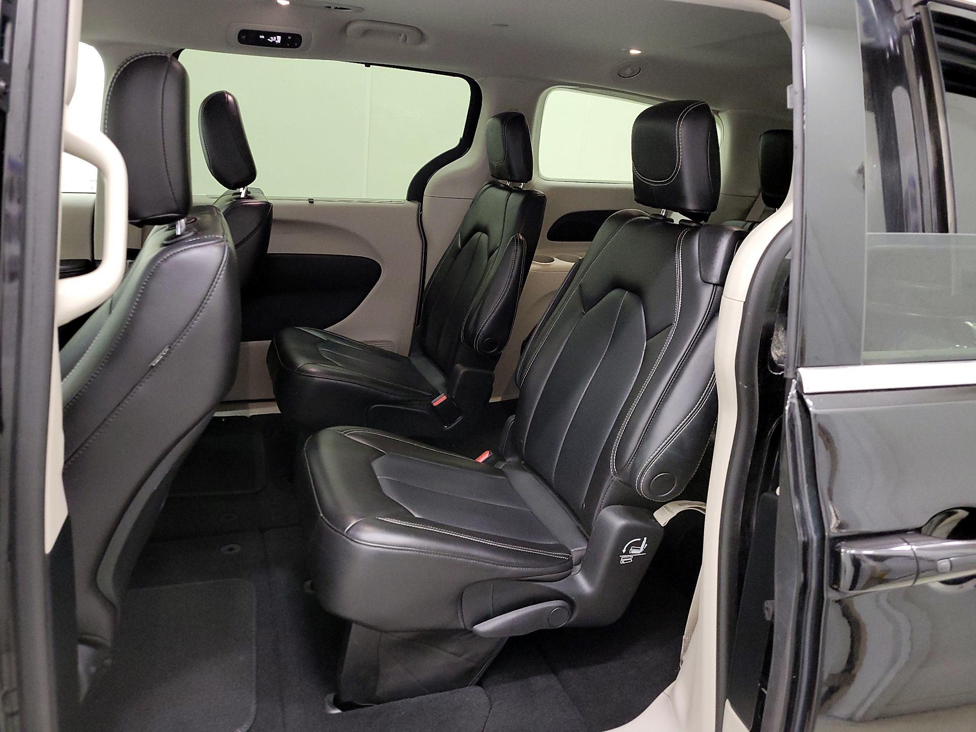 Thumbnail: 2023 Chrysler Pacifica - 19