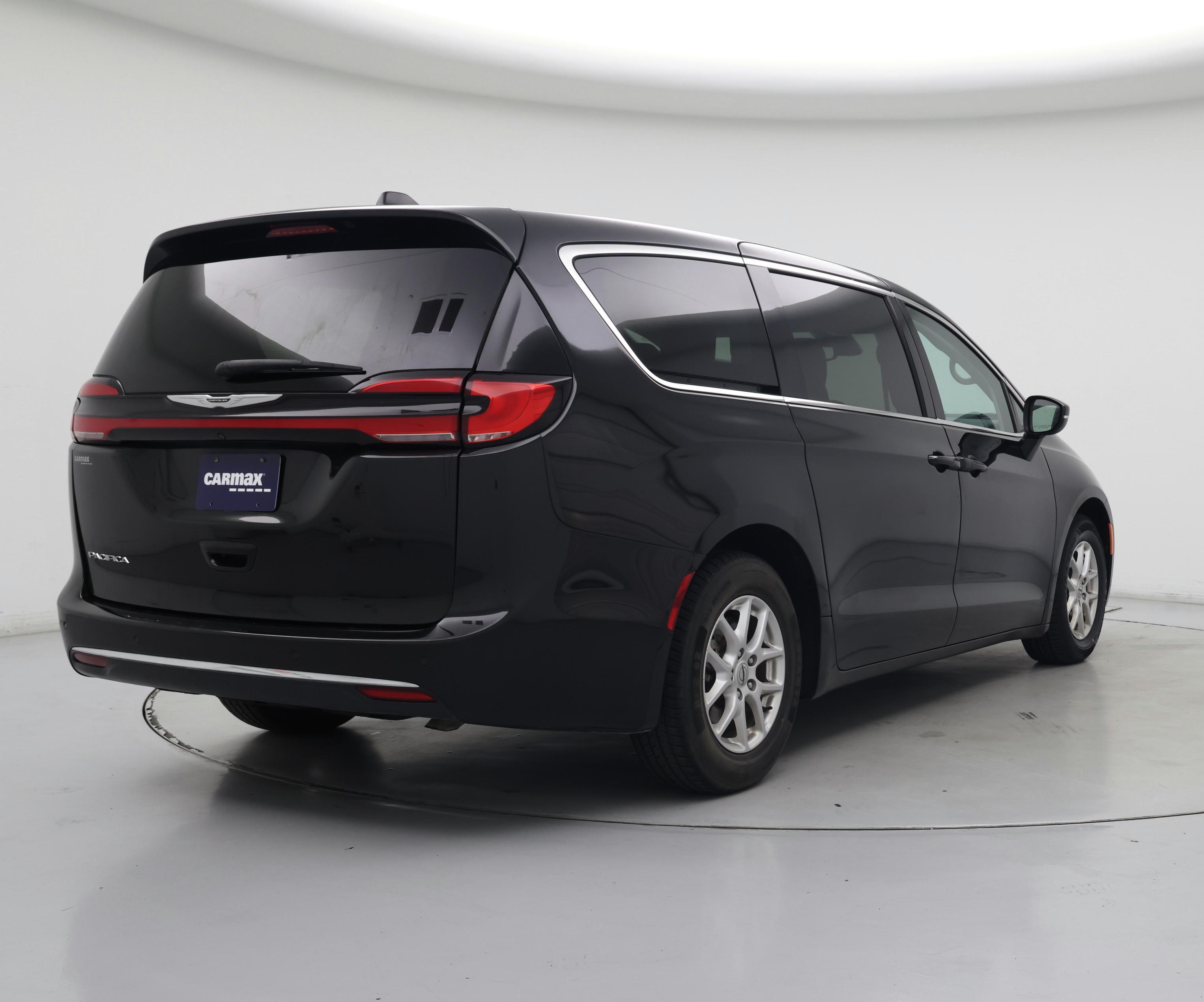 Thumbnail: 2023 Chrysler Pacifica - 8