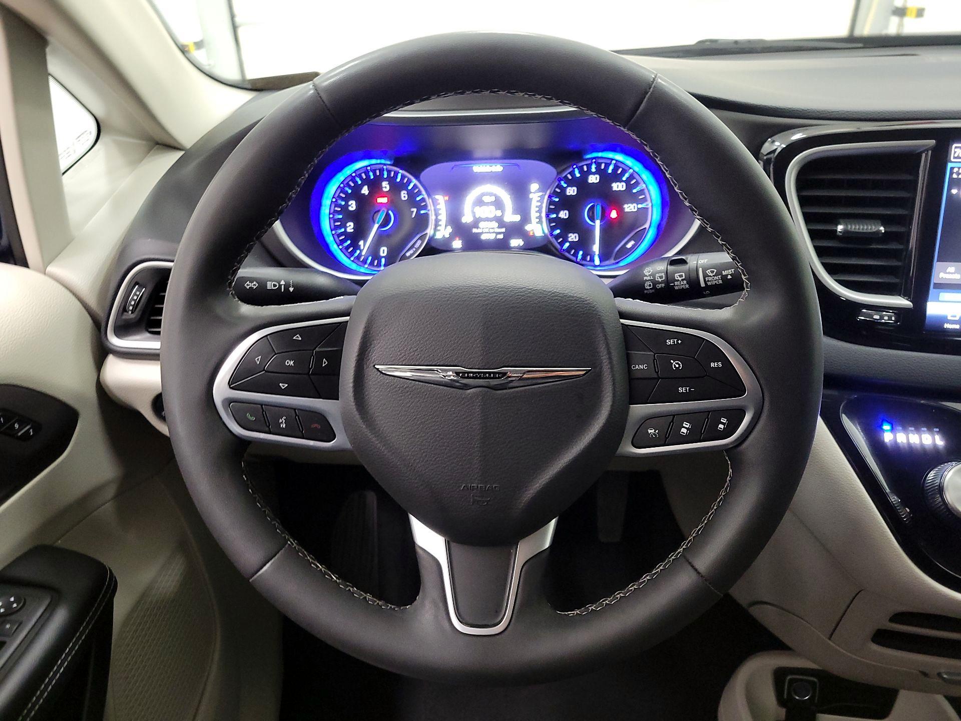 Thumbnail: 2023 Chrysler Pacifica - 10