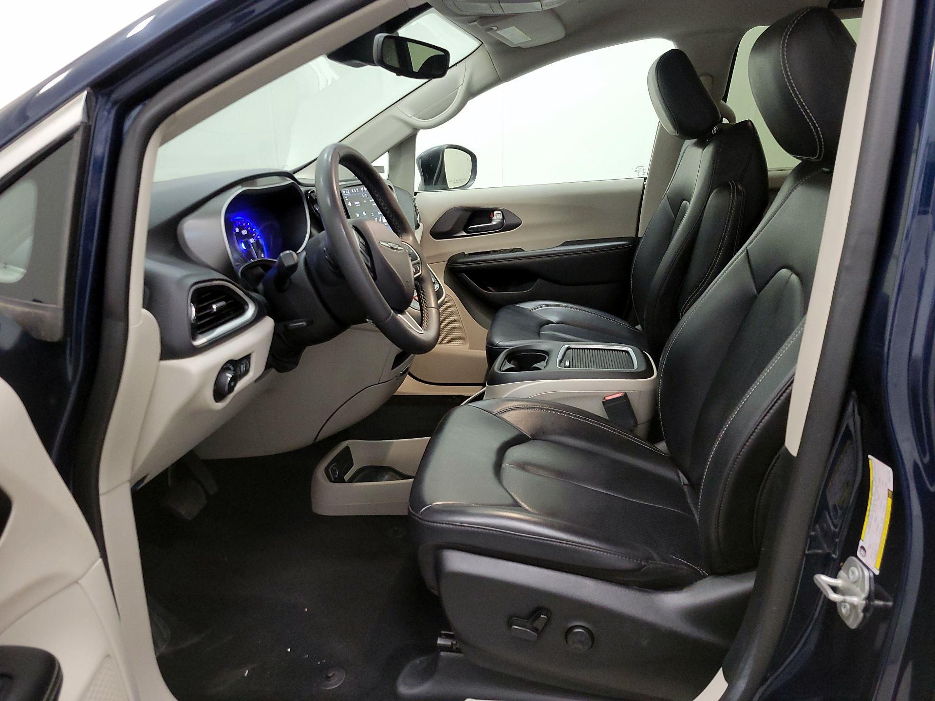 Thumbnail: 2023 Chrysler Pacifica - 11