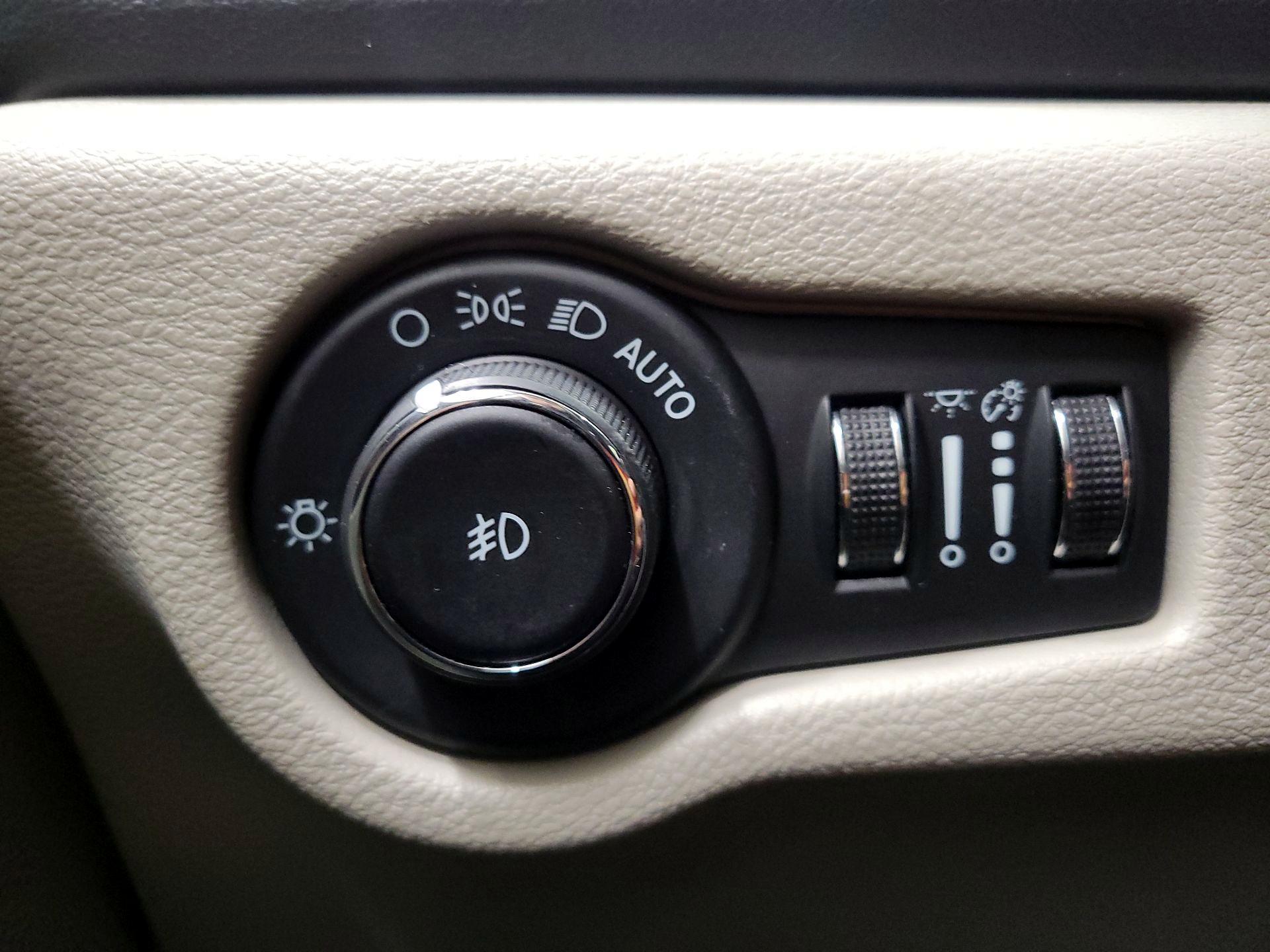 Thumbnail: 2023 Chrysler Pacifica - 13