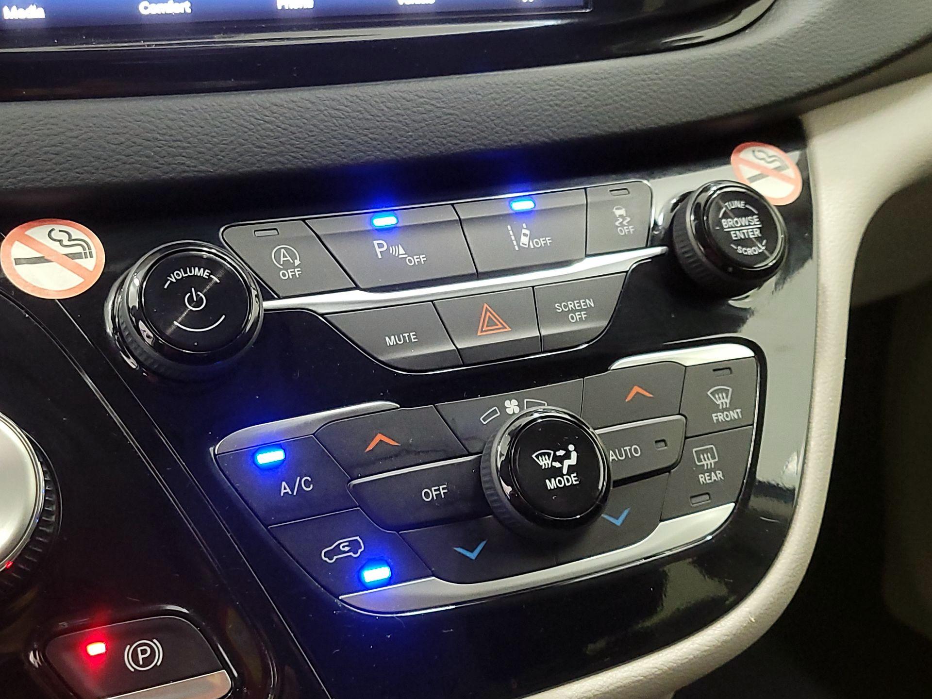 Thumbnail: 2023 Chrysler Pacifica - 16