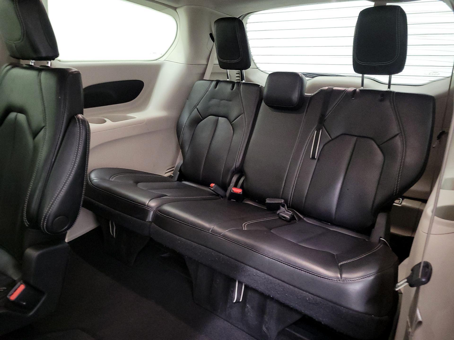 Thumbnail: 2023 Chrysler Pacifica - 20